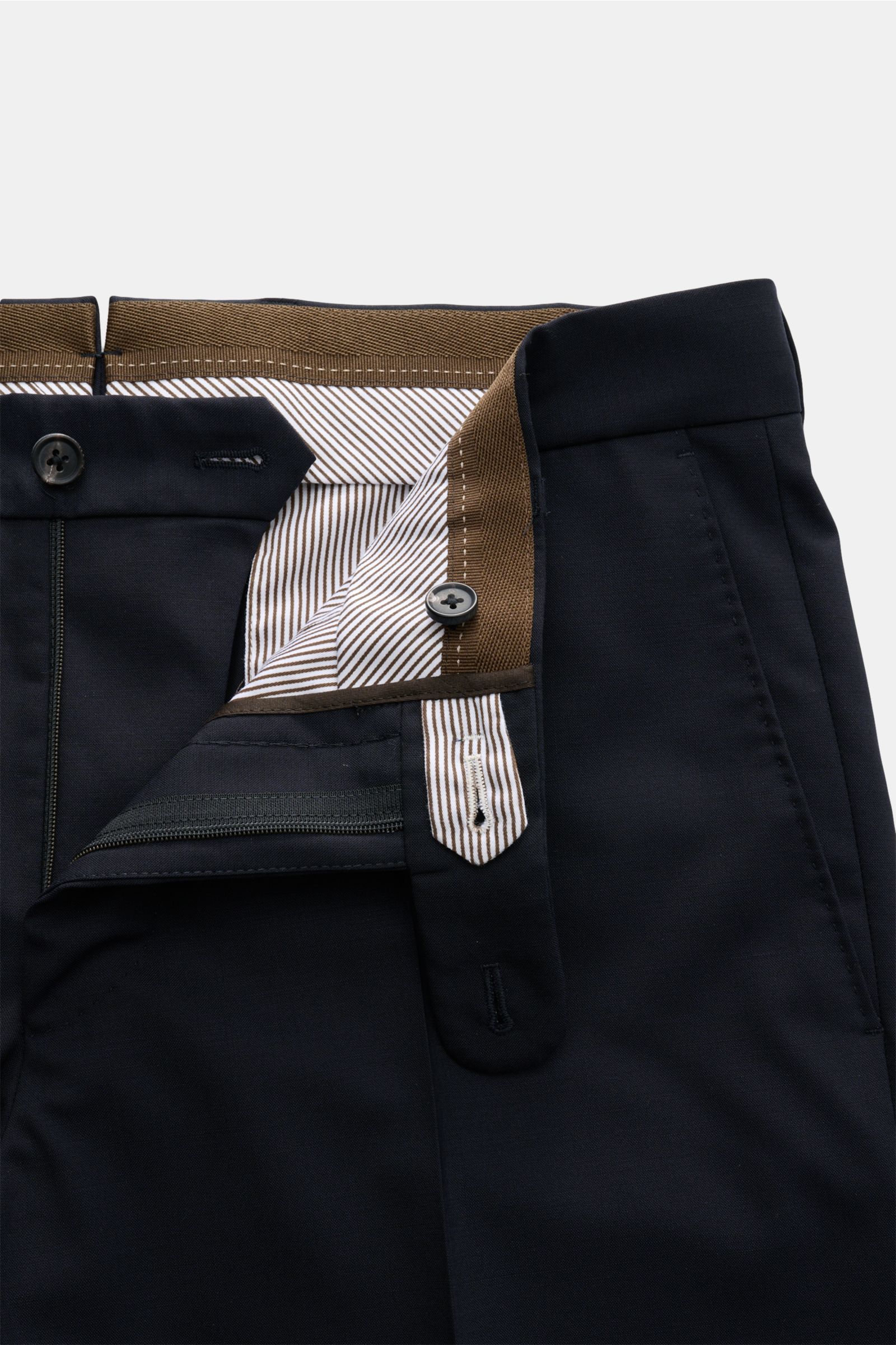 Windsor Wollhose 'Bene' navy aus elastischer Woll-Popeline, Regular Fit, schmal zulaufend, mit Reißverschluss, Bundknöpfen und feiner Innenverarbeitung.