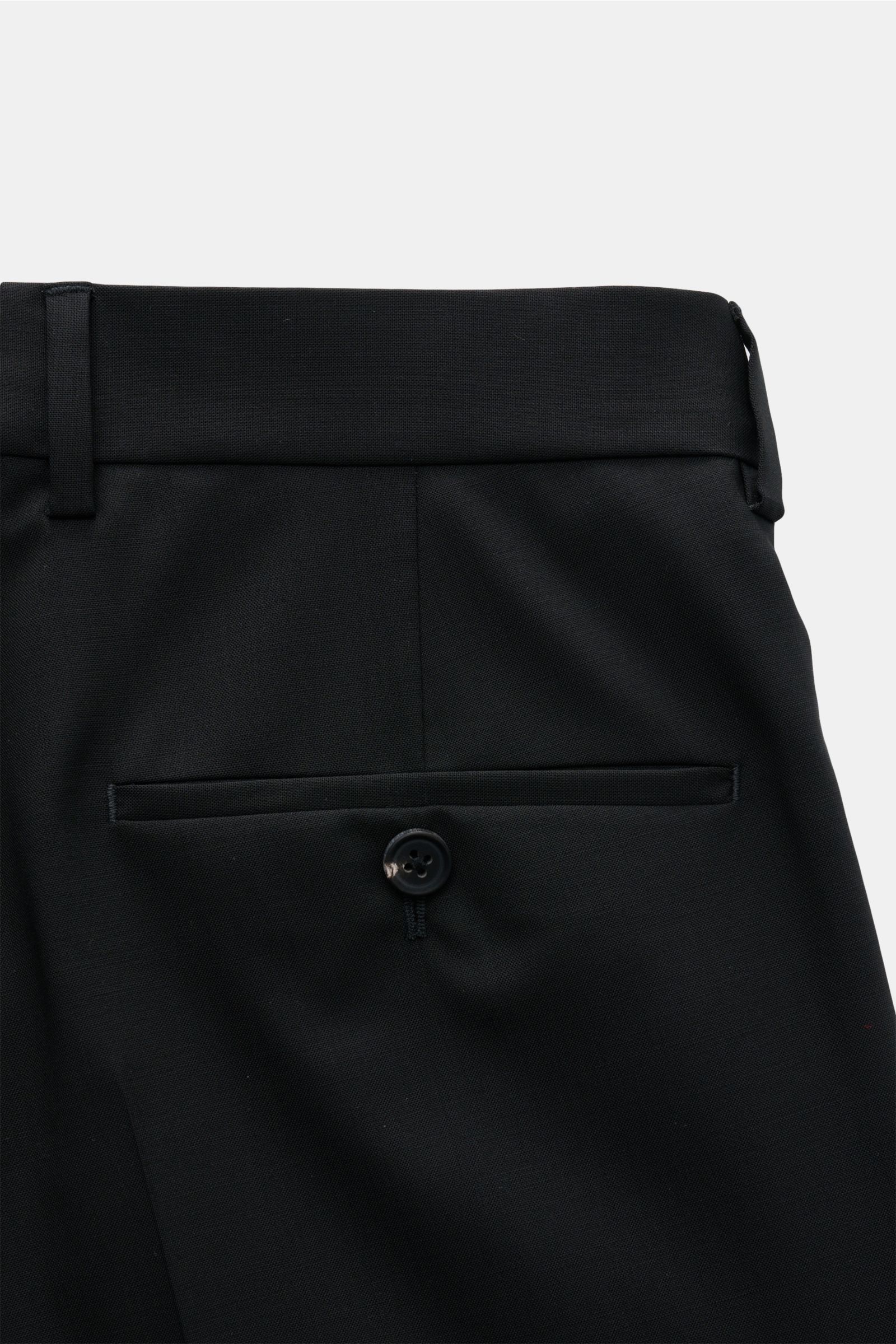 Windsor Wollhose 'Bene' schwarz, Detailaufnahme von hinten, feine Wolle, elastisch, Regular Fit, französische Taschen, Knopf-Gesäßtasche.
