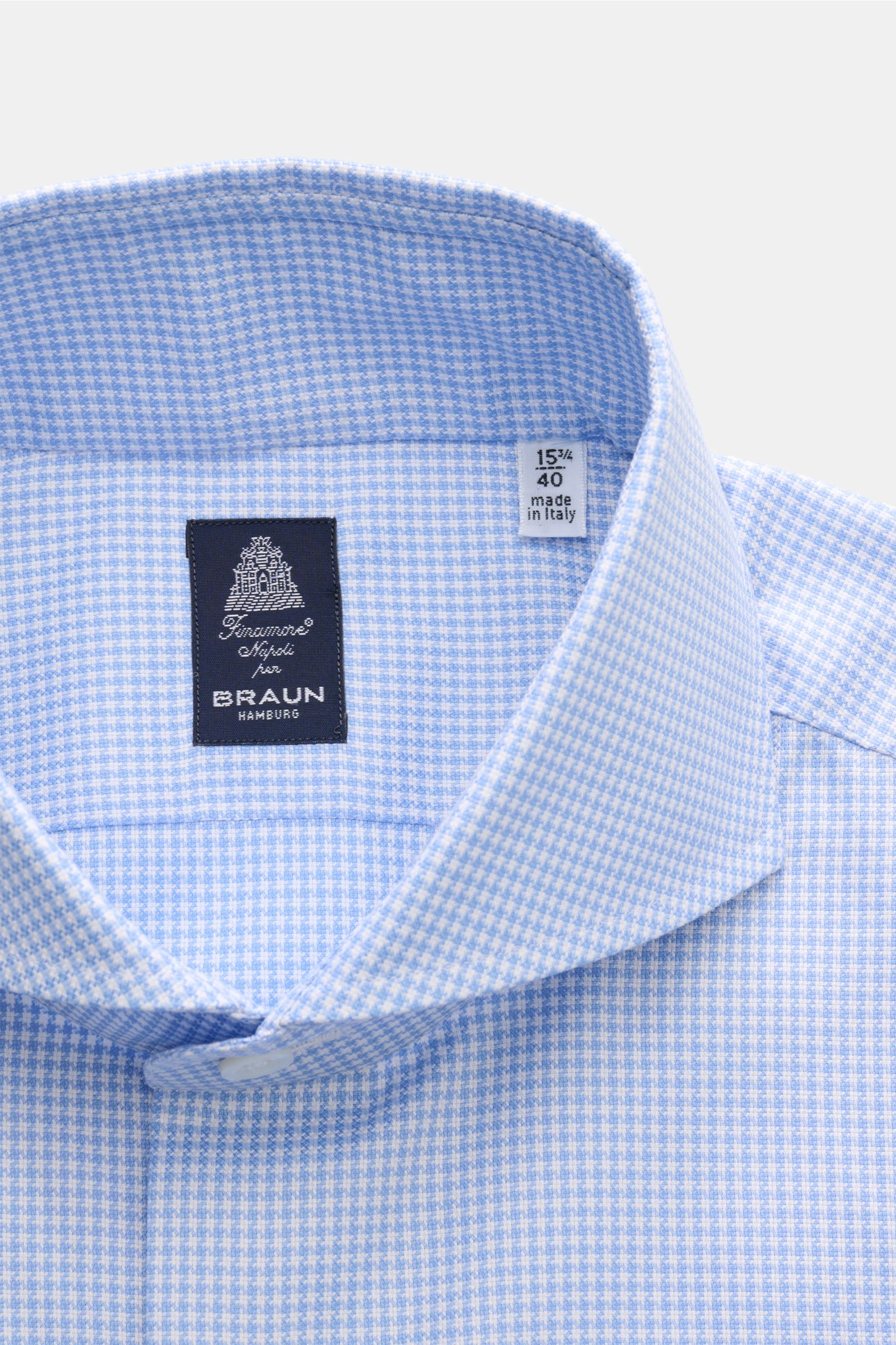 Finamore Business Hemd 'Sergio Napoli' Haifisch-Kragen blau/weiß kariert, Nahaufnahme von oben, Strukturgewebe aus reiner Baumwolle, Micro-Hahnentritt, leicht griffige Haptik, Regular Fit, extralange Ärmel, französische Knopfleiste, klassische Sportmansch