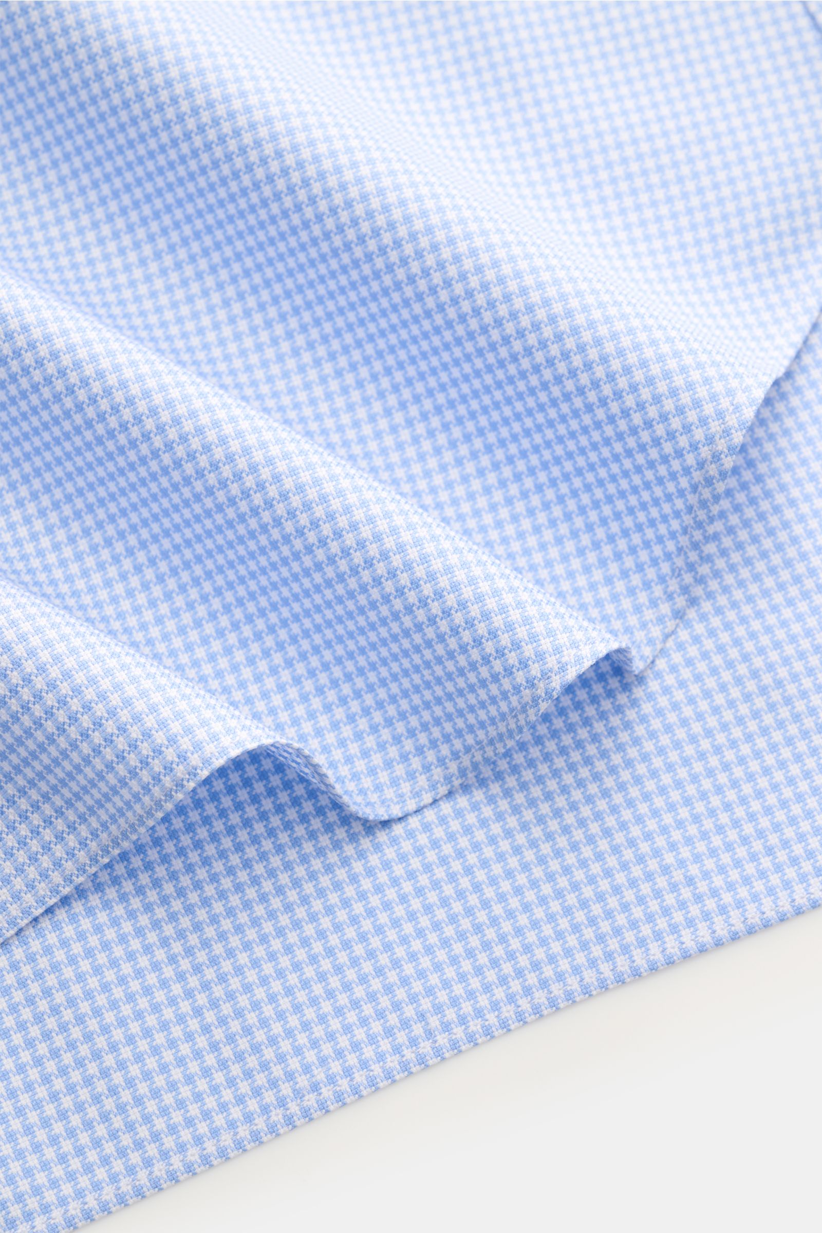 Finamore Business Hemd 'Sergio Napoli' Haifisch-Kragen blau/weiß kariert, Strukturgewebe aus reiner Baumwolle, Micro-Hahnentritt, leicht griffig, Regular Fit, extralange Ärmel, französische Knopfleiste, klassische Sportmanschette, gerundeter Saum, Nahaufn