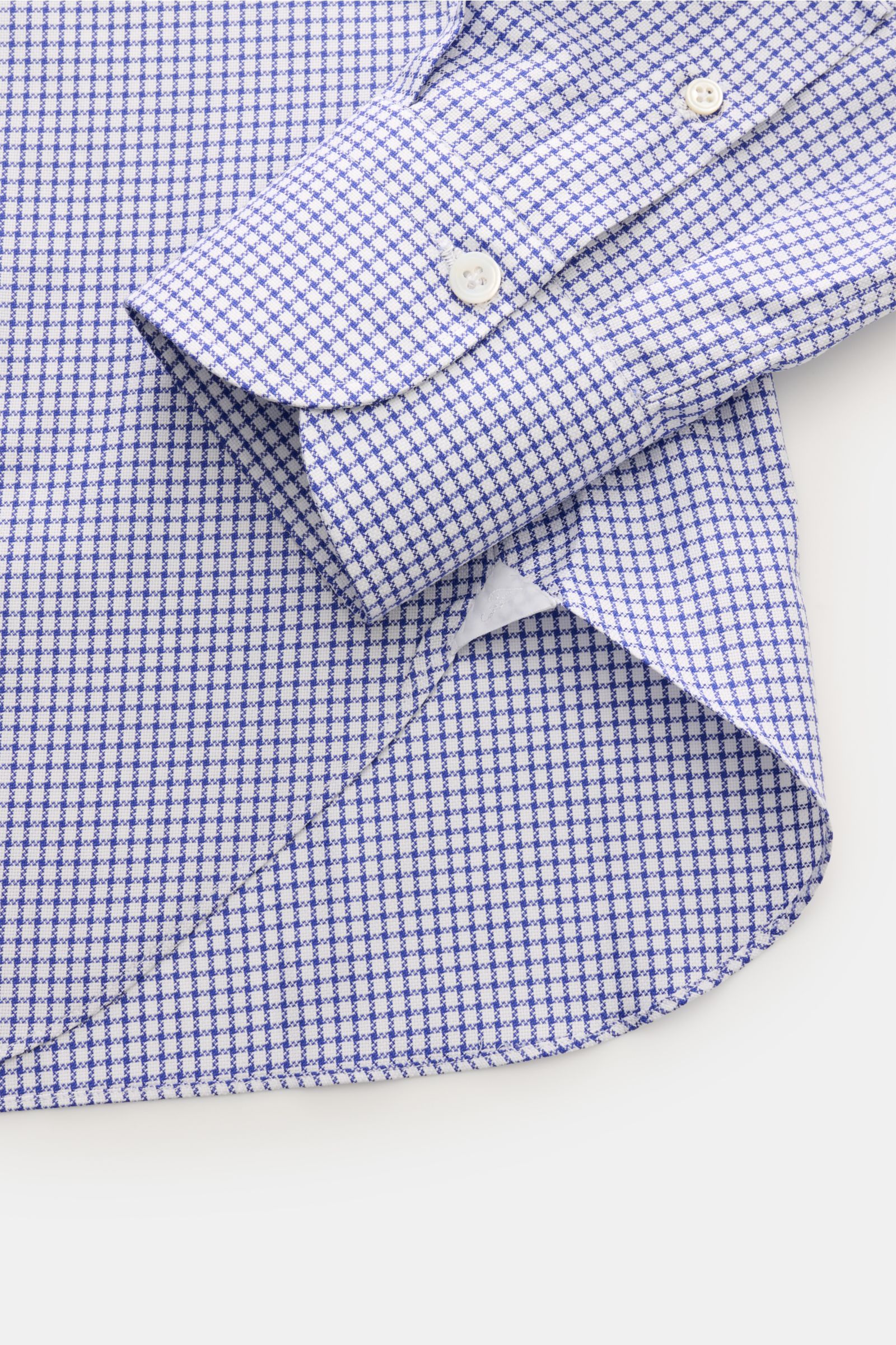 Finamore Business Hemd 'Sergio Napoli' Haifisch-Kragen dunkelblau/weiß kariert, Detailaufnahme von Ärmel und Saum, Strukturgewebe aus reiner Baumwolle, leicht griffige Haptik, Regular Fit, extralange Ärmel, französische Knopfleiste, klassische Sportmansch