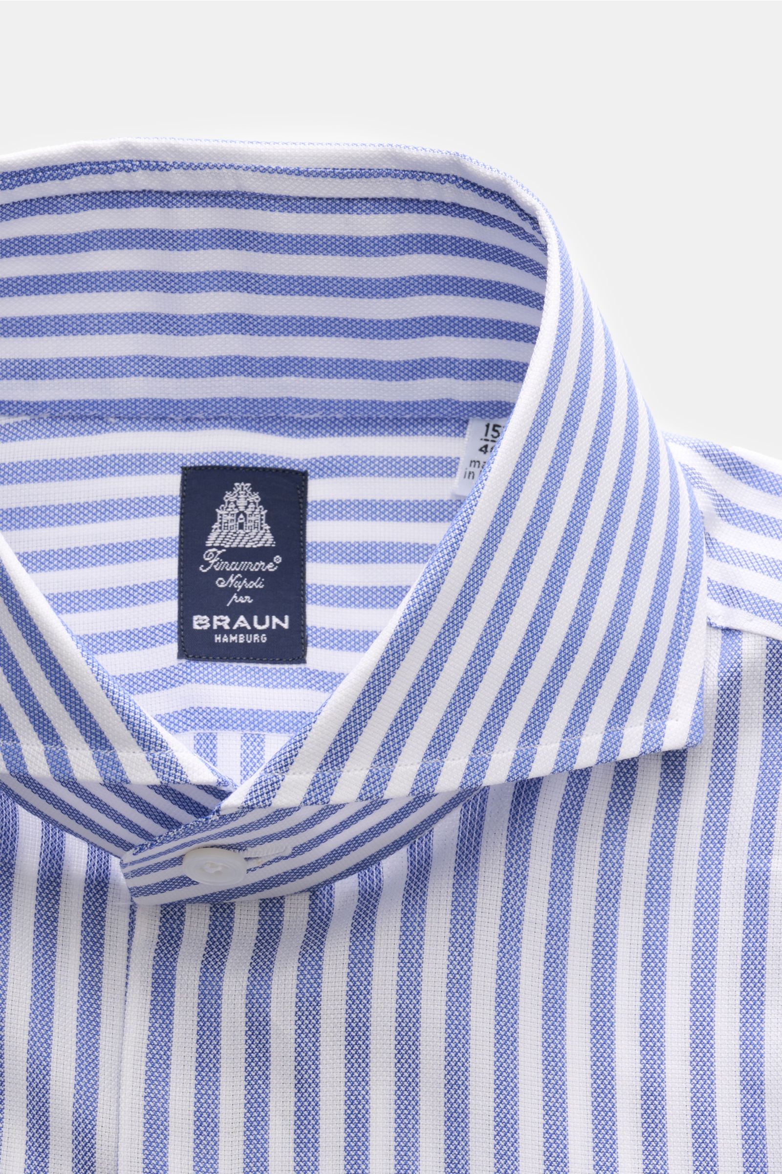 Finamore Business shirt 'Sergio Napoli' shark collar dark blue/white striped shown close-up from above, pure cotton, soft smooth feel, slim fit, extra-long sleeves, shark collar, French button placket, classic barrel cuffs, rounded hem.
