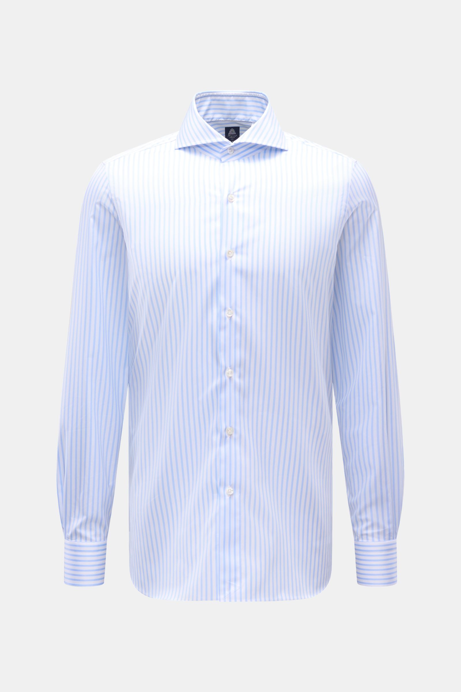 Finamore Business Hemd 'Sergio Napoli' hellblau/weiß gestreift, Twill Baumwolle, Regular Fit, Haifisch-Kragen, extralange Ärmel, Sportmanschette, französische Knopfleiste, gerundeter Saum, Frontansicht.