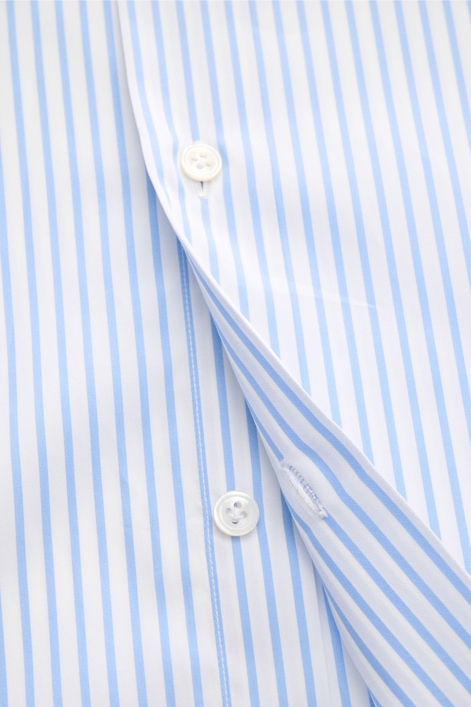 Close-up front view of Finamore Business shirt 'Sergio Napoli' shark collar light blue/white striped, pure cotton popeline, smooth feel, regular fit, extra-long sleeves, shark collar, French button placket, classic barrel cuffs, rounded hem.
