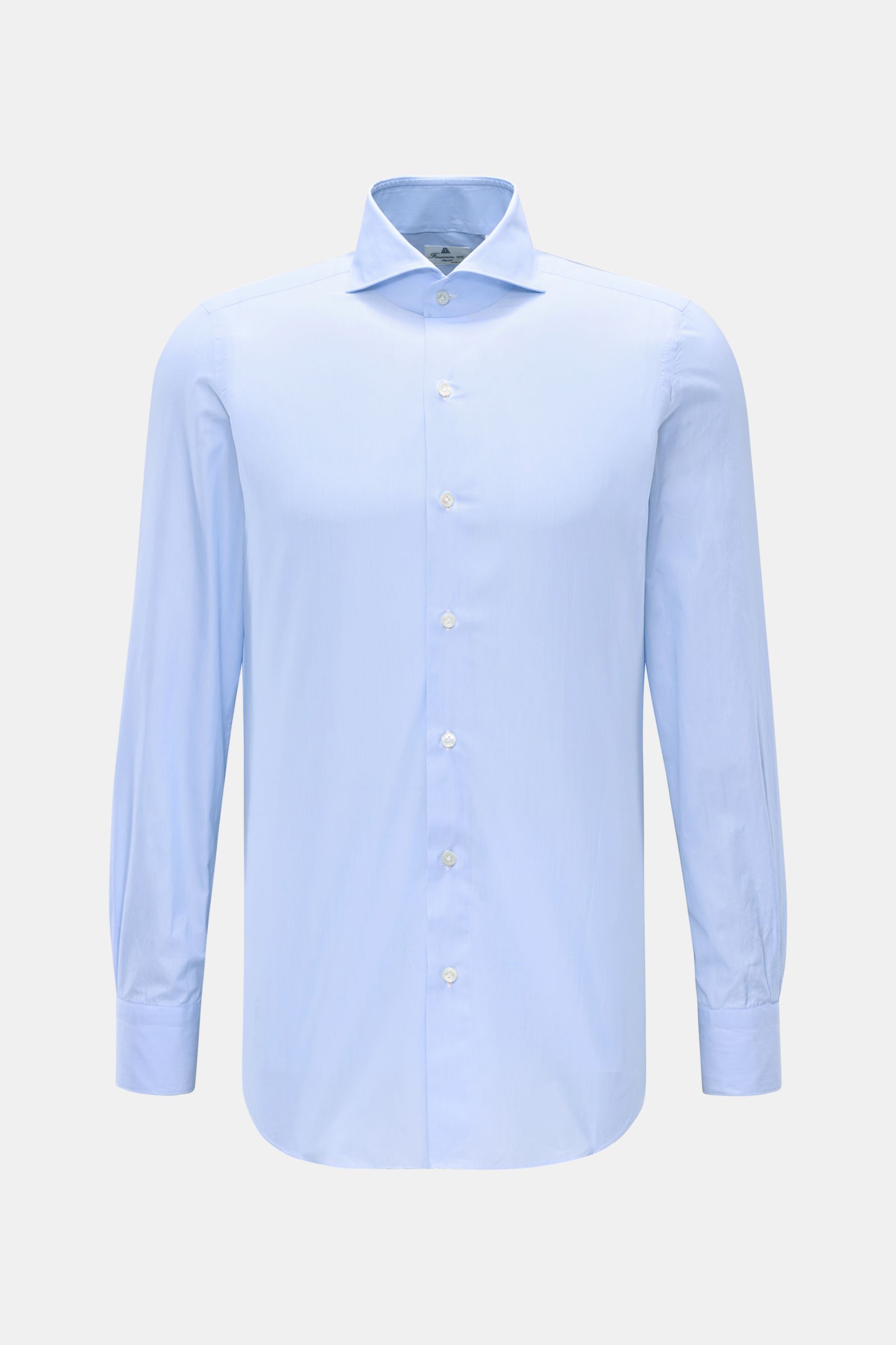 Finamore Business Hemd 'Sergio Milano' Haifisch-Kragen hellblau, frontale Ansicht, reine Baumwolle, kühler Griff, Extra Slim Fit, französische Knopfleiste, Perlmuttknöpfe, klassische Sportmanschette, gerundeter Saum.
