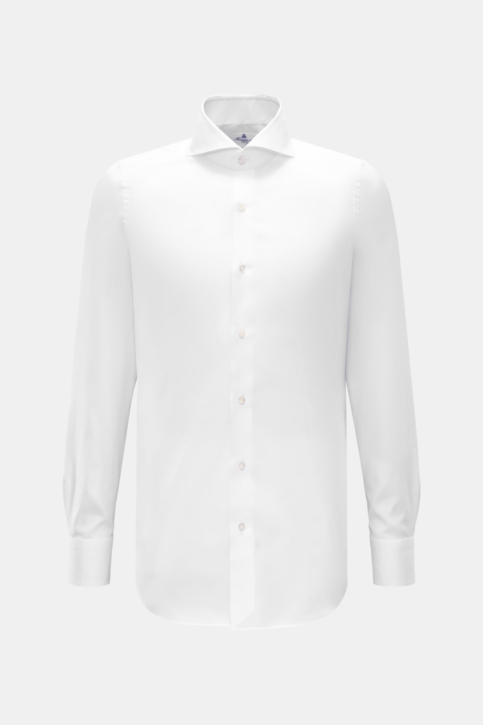 Finamore Oxford-Hemd 'Sergio Milano' Haifisch-Kragen weiß, frontal fotografiert, aus weicher Giza-Baumwolle, Extra Slim Fit, französische Knopfleiste, klassische Sportmanschette, gerundeter Saum.