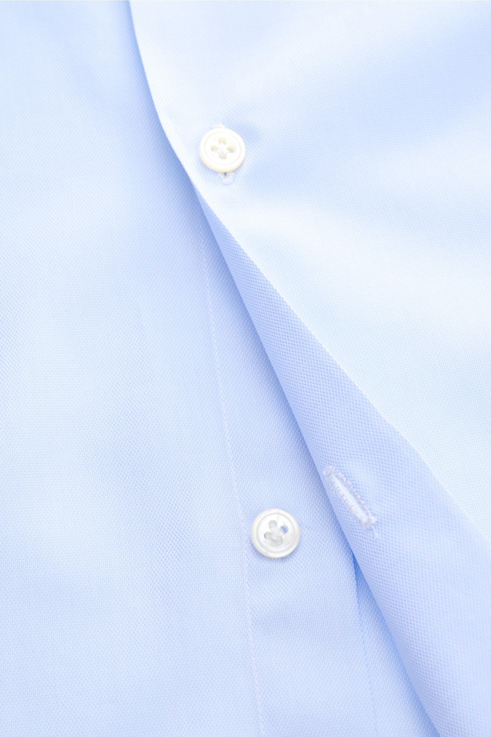 Finamore Oxford-Hemd 'Sergio Milano' Haifisch-Kragen hellblau, Detailaufnahme der Knopfleiste aus weicher Giza-Baumwolle, Extra Slim Fit, Oxford.
