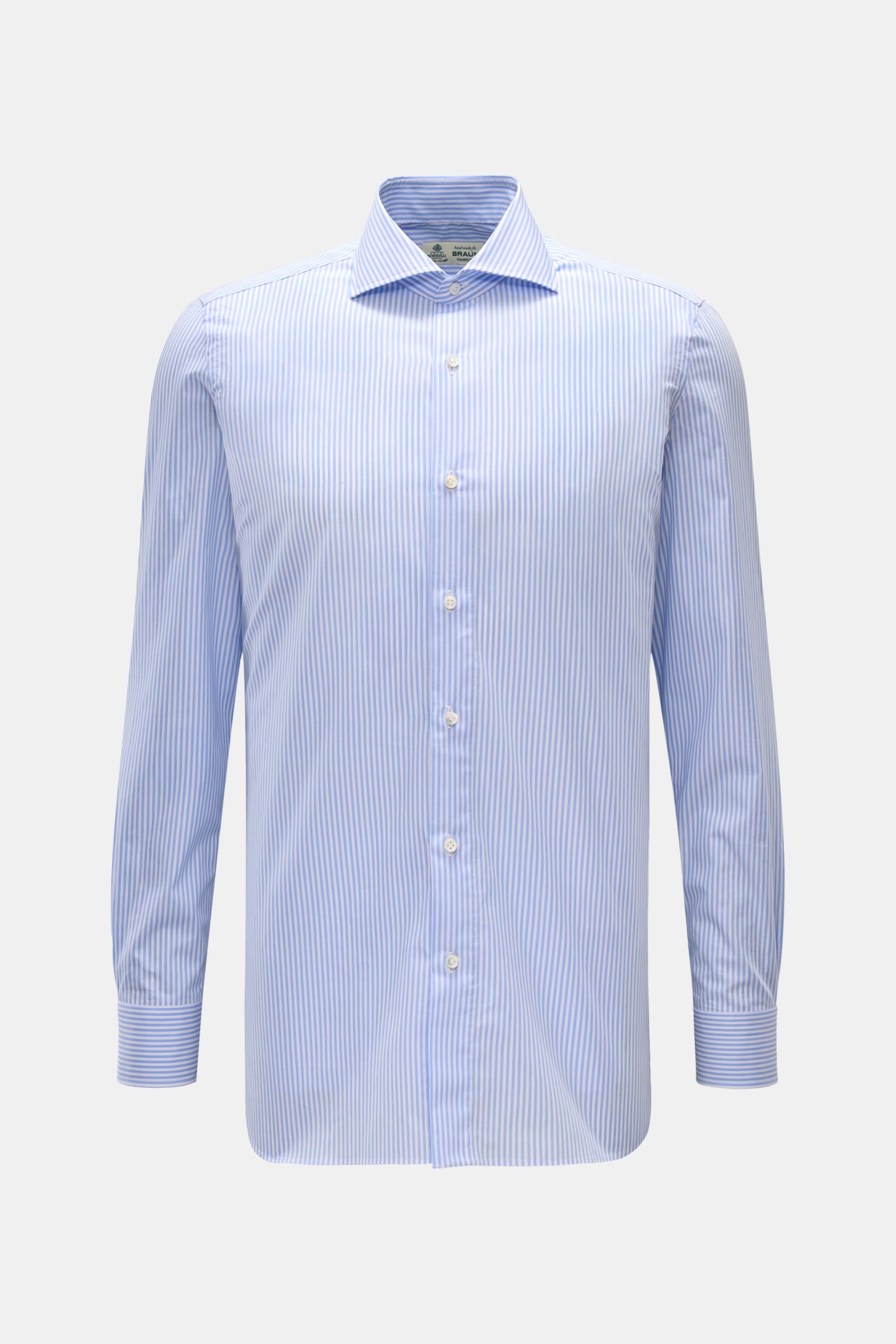 Borrelli Business Hemd 'Nando' Haifisch-Kragen hellblau/weiß gestreift, Slim Fit, reine Baumwolle, frontal fotografiert.
