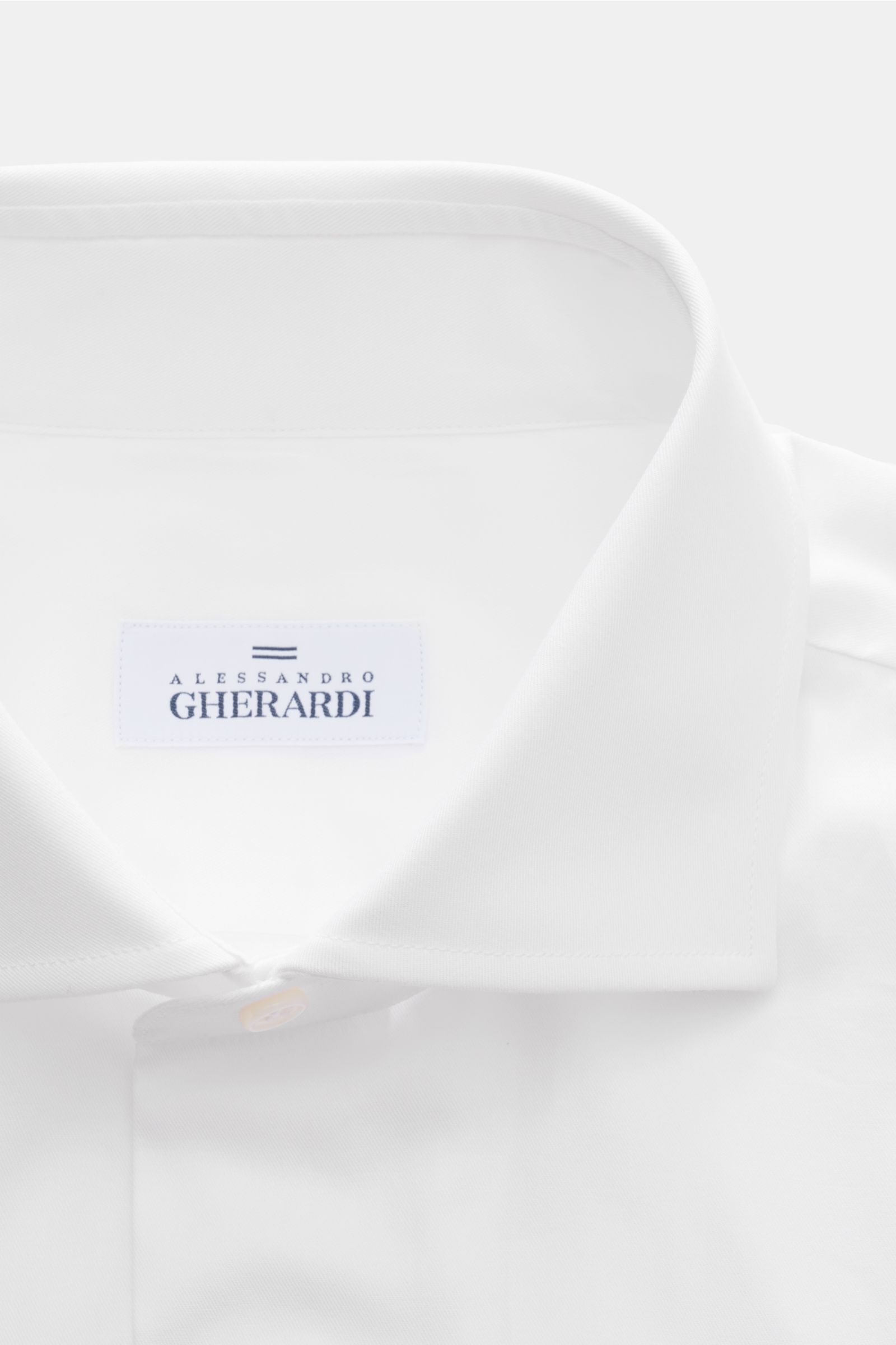Close-up front view of Gherardi Business shirt shark collar white, made of pure cotton gabardine, smooth touch, lightweight fabric, slim fit, shark collar, French button placket, classic barrel cuffs, split back yoke, waist darts at the back, rounded hem.
