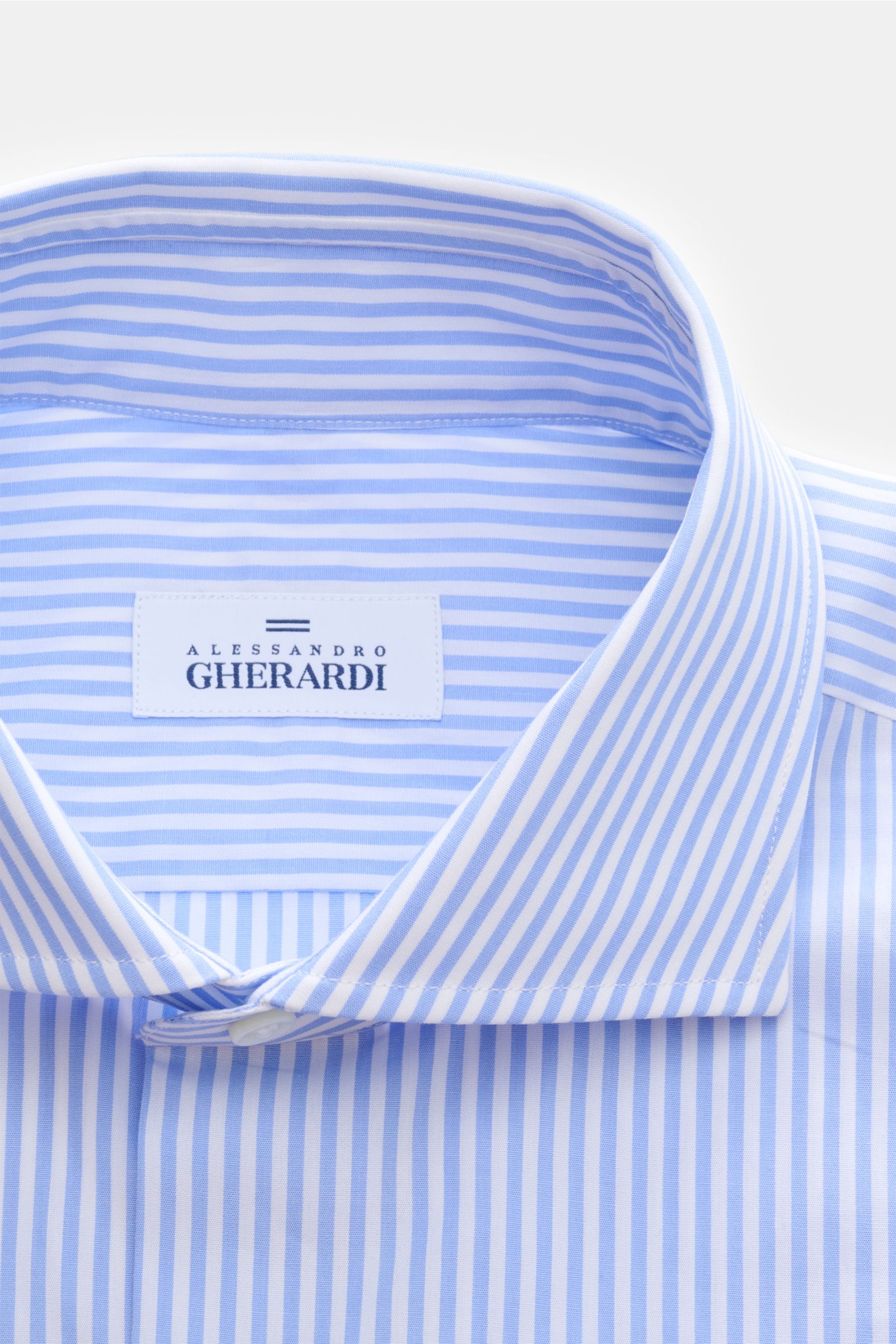 Gherardi Business Hemd Haifisch-Kragen hellblau/weiß gestreift, von oben fotografiert, reine Baumwolle, extra Slim Fit, glatter Griff.