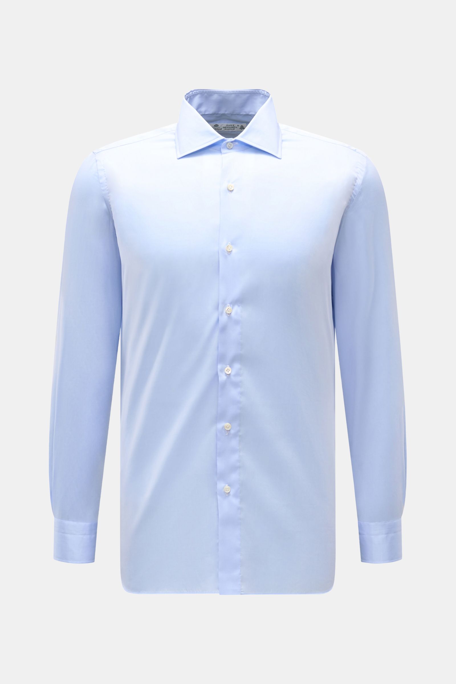 Borrelli Business Hemd 'Luciano' Haifisch-Kragen hellblau, frontal, Popeline aus reiner Baumwolle, leichter Griff, zeitloses Streifenmuster, Slim Fit, französische Knopfleiste mit Perlmuttknöpfen, klassische Sportmanschette, gerundeter Saumverlauf.