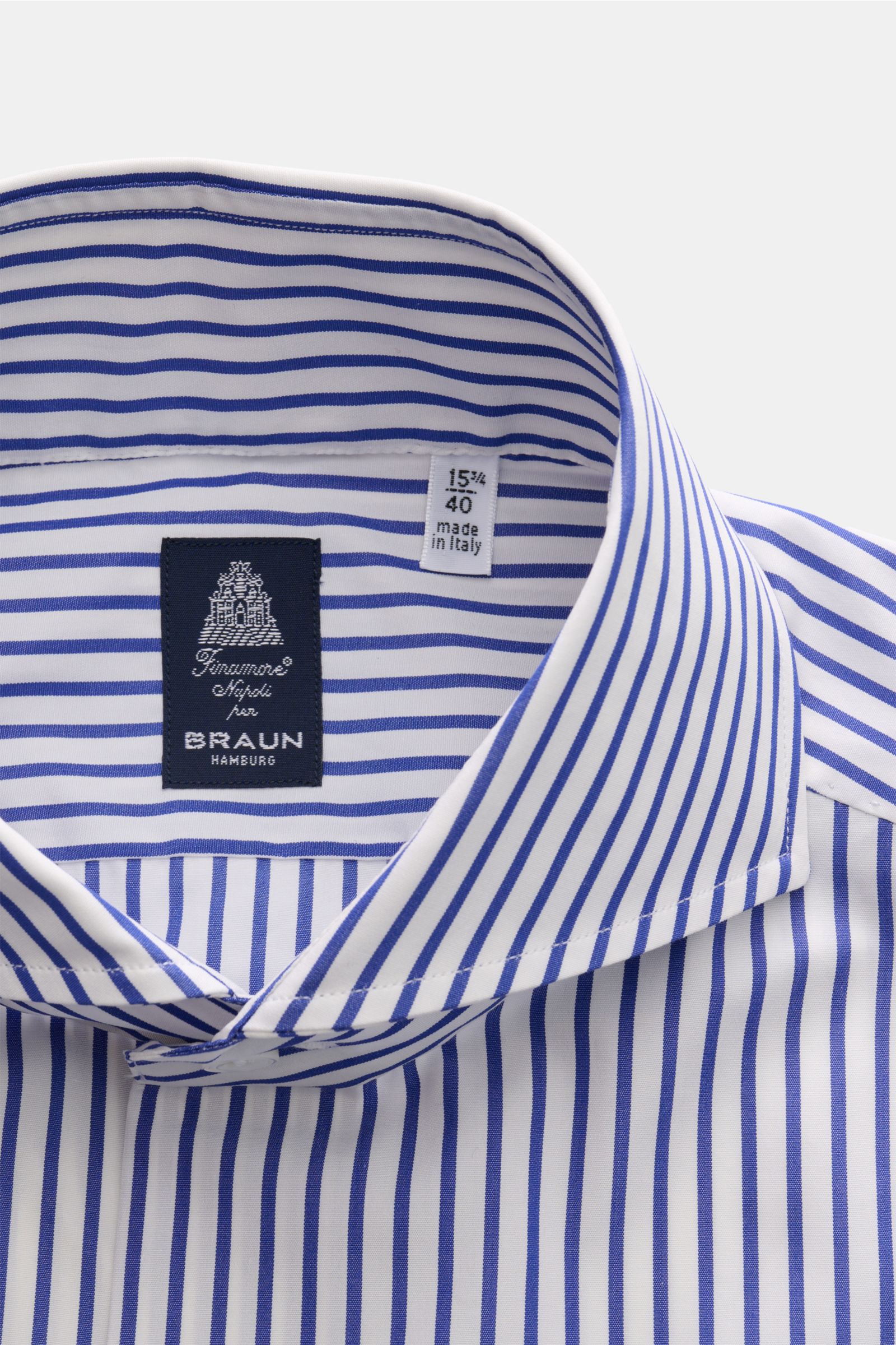 Close-up front view of the Finamore Business shirt 'Sergio Napoli' shark collar blue/white striped, featuring thin stripes and slim fit.

Description: Outstanding craftsmanship with an Italian sense of style: A subtle striped design and a slim silhouet