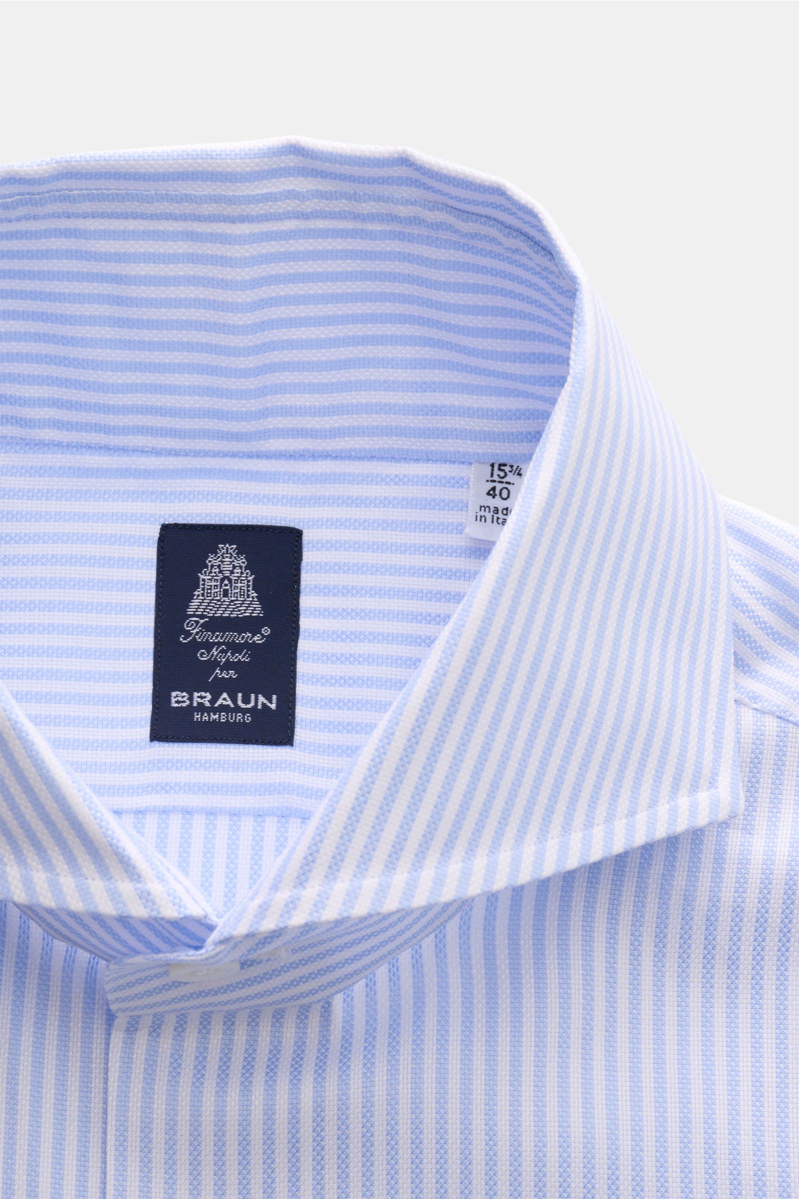 Finamore Business Hemd 'Sergio Napoli' Haifisch-Kragen hellblau/weiß gestreift, slim fit, reine Baumwolle, weicher Griff, schmale Streifen, französische Knopfleiste, Sportmanschette, gerundeter Saum, Detailansicht vom Kragen.