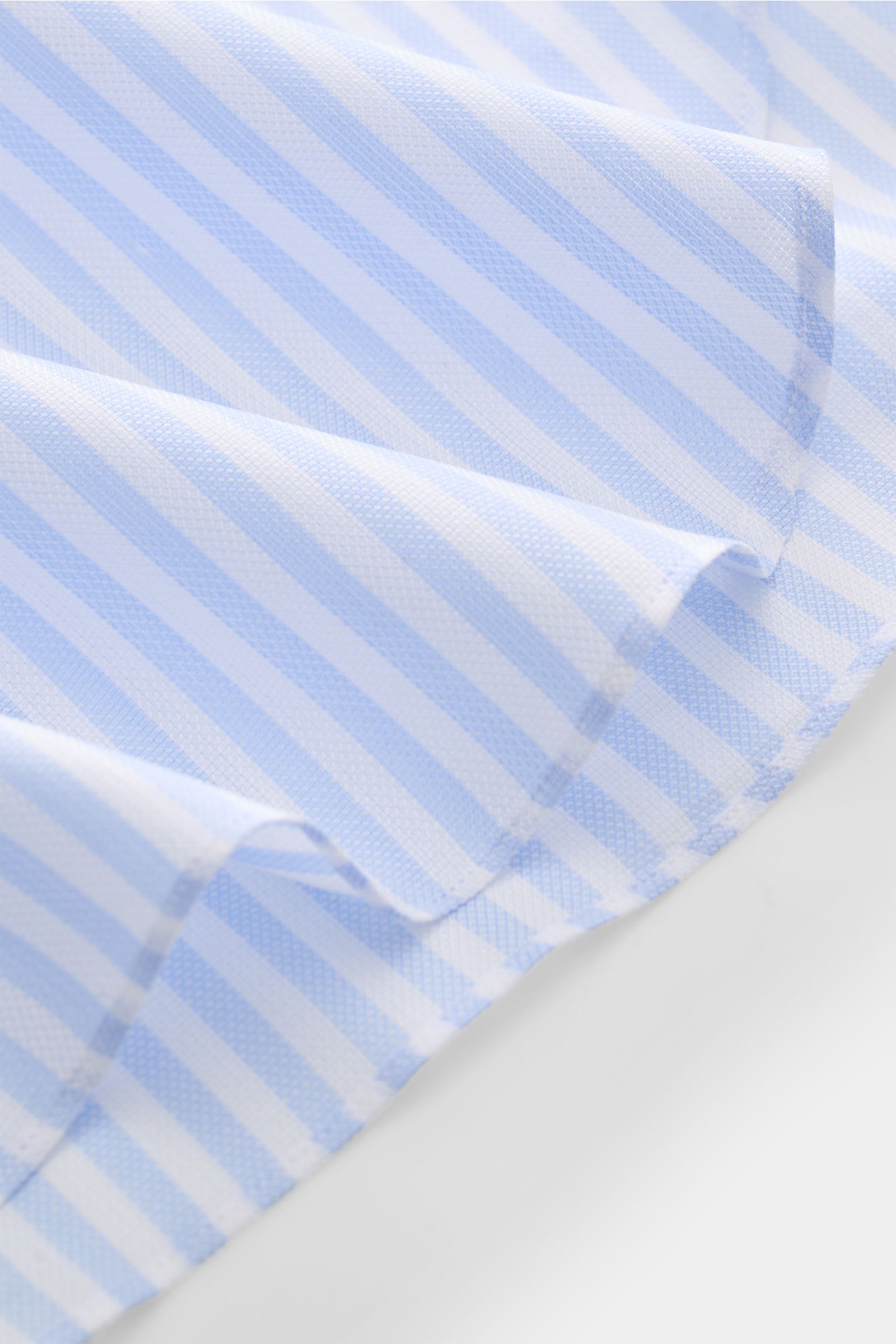 Finamore Business shirt 'Sergio Napoli' shark collar light blue/white striped fabric close-up, photographed from above, showing texture and pattern. A classic by FINAMORE: This business shirt in a striped design features excellent workmanship and timel