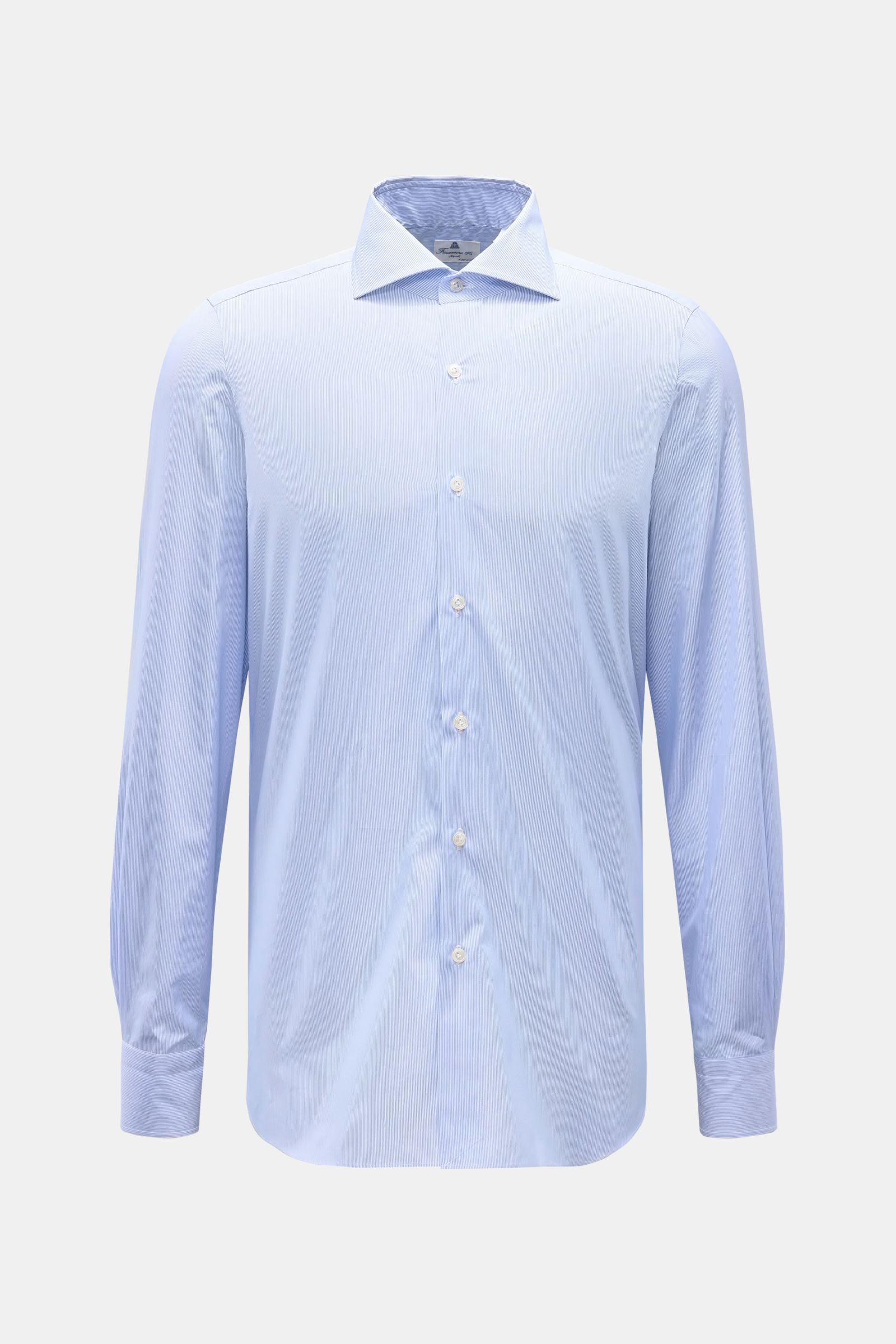 Front view of Finamore Business shirt 'Edoardo Napoli' shark collar blue/white striped with slim fit and extra-long sleeves.

Description:
The model 'Edoardo Napoli' from traditional Italian company FINAMORE features a smooth, cool touch and was fabric