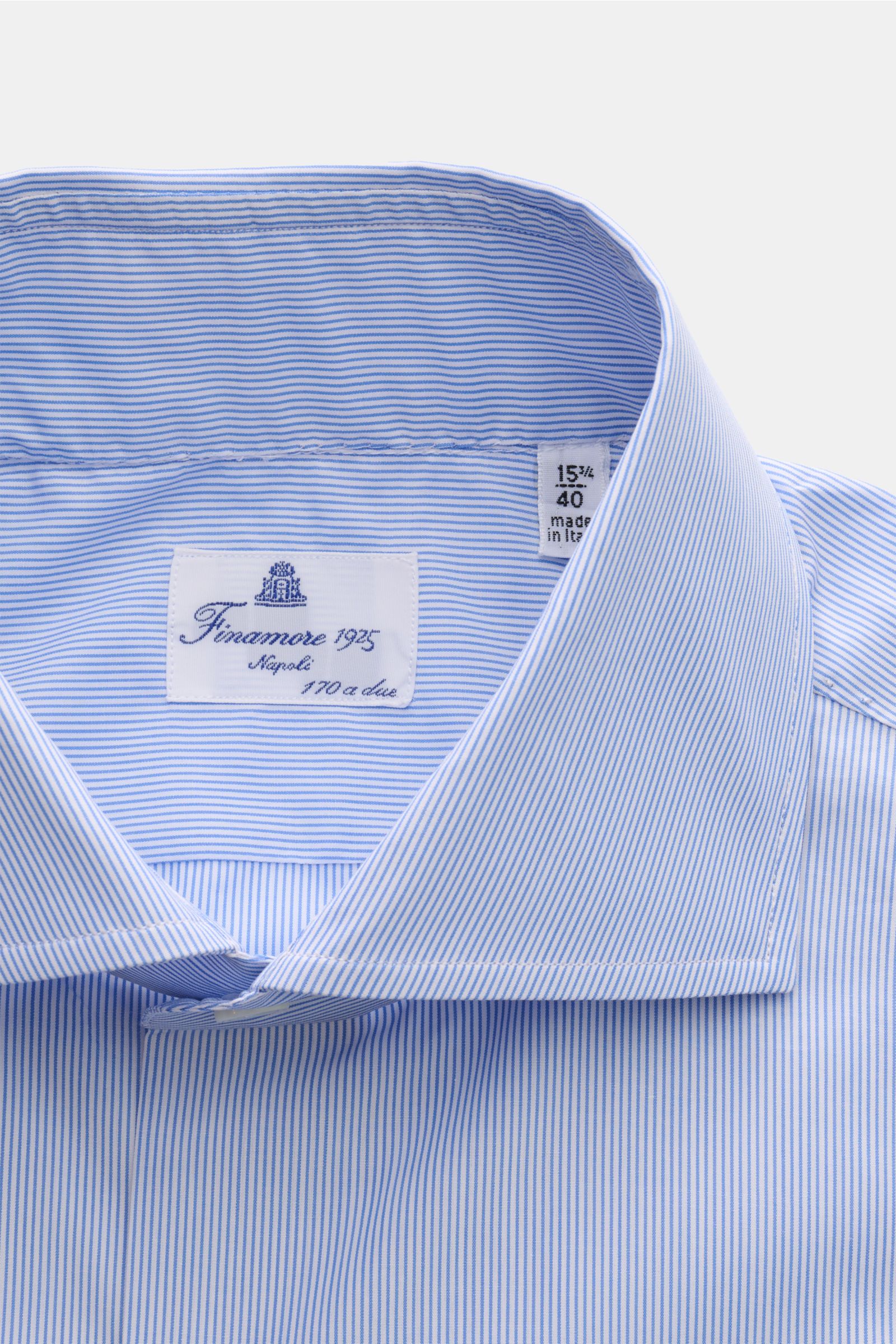 Close-up front view of Finamore Business shirt 'Edoardo Napoli' shark collar blue/white striped, showcasing collar and label.

Description: The model 'Edoardo Napoli' from traditional Italian company FINAMORE features a smooth, cool touch and was fabri
