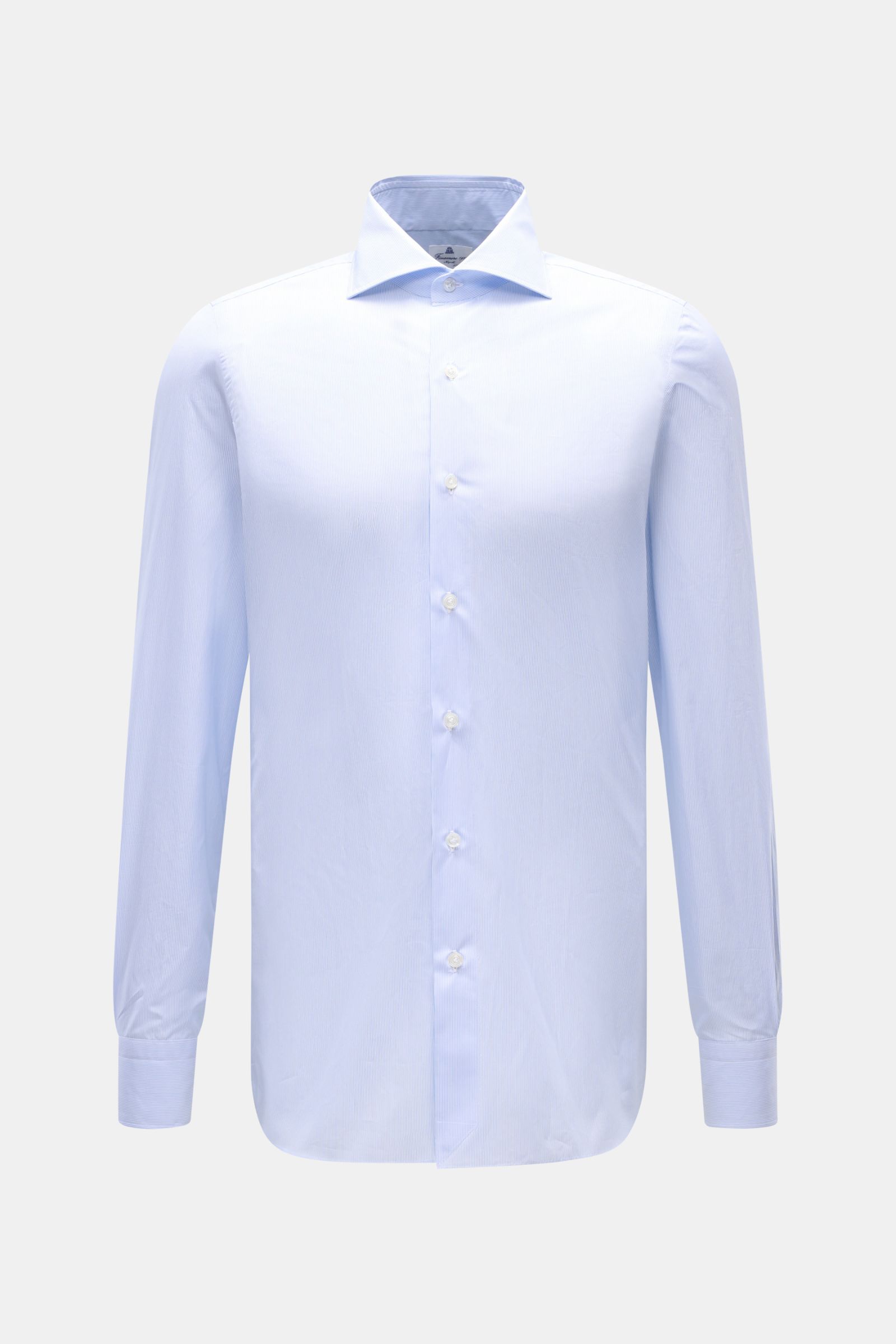 Finamore Business Hemd 'Edoardo Napoli' Haifisch-Kragen hellblau/weiß gestreift, Slim Fit, kühler Griff, frontal fotografiert.