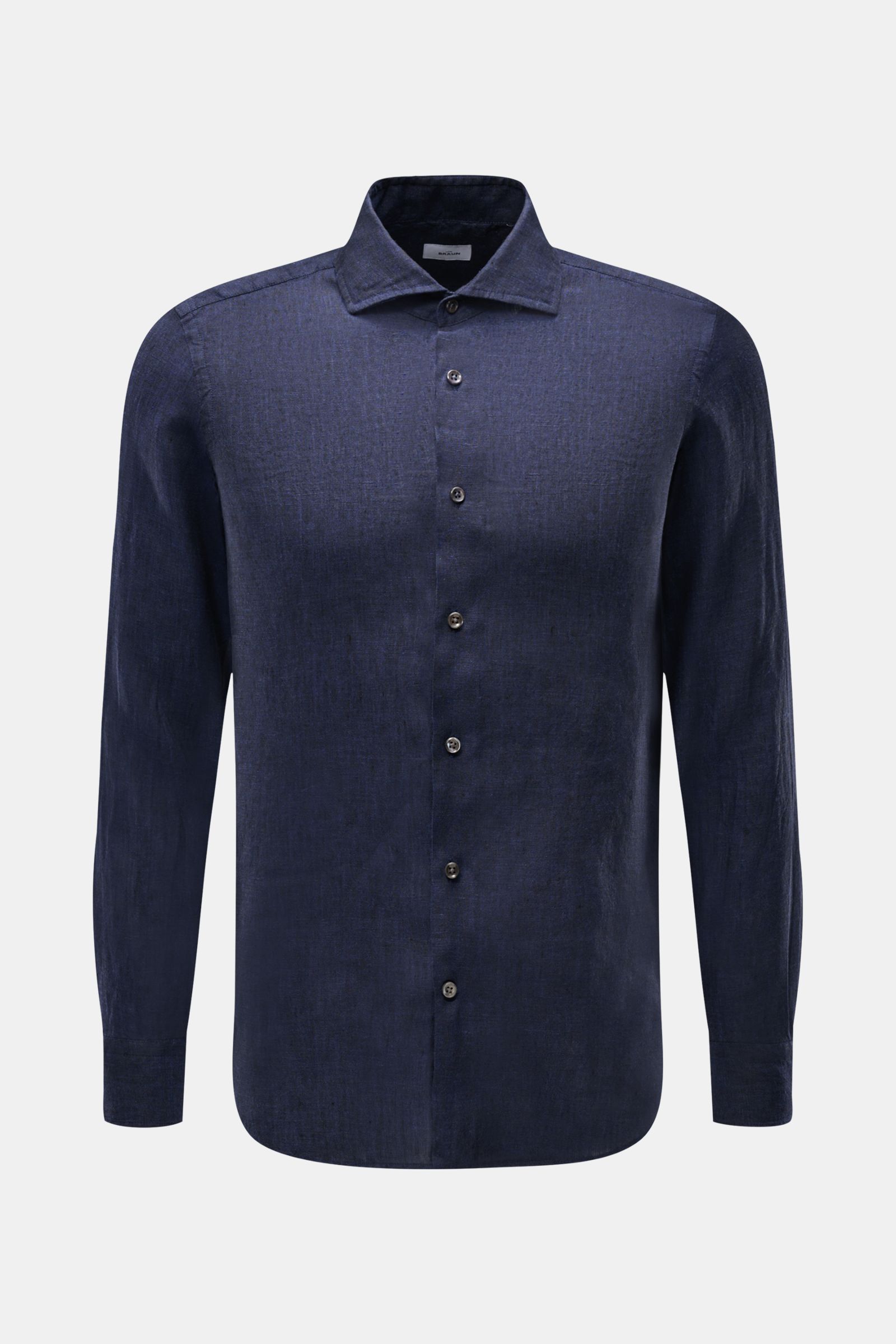 Front view of the von Braun Leinenhemd Haifisch-Kragen navy, a slim fit pure linen shirt with shark collar, French button placket, soft grip, and rounded hem. Mühelose Leichtigkeit: Dieses VON BRAUN Hemd aus reinem Leinen überzeugt mit luftigem Tragegefüh
