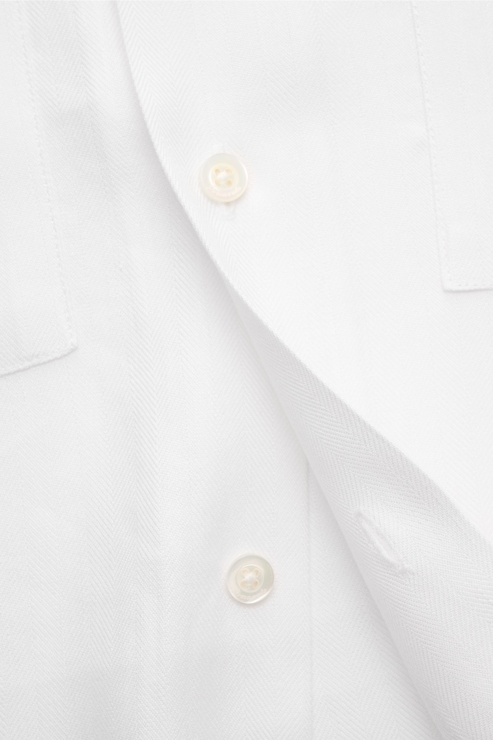 Marco Pescarolo Kurzarmhemd mit kubanischem Kragen in Weiß aus Leinen-Microfaser-Mix, glatter Griff, Oversized Fit, Taschen, Knopfleiste.