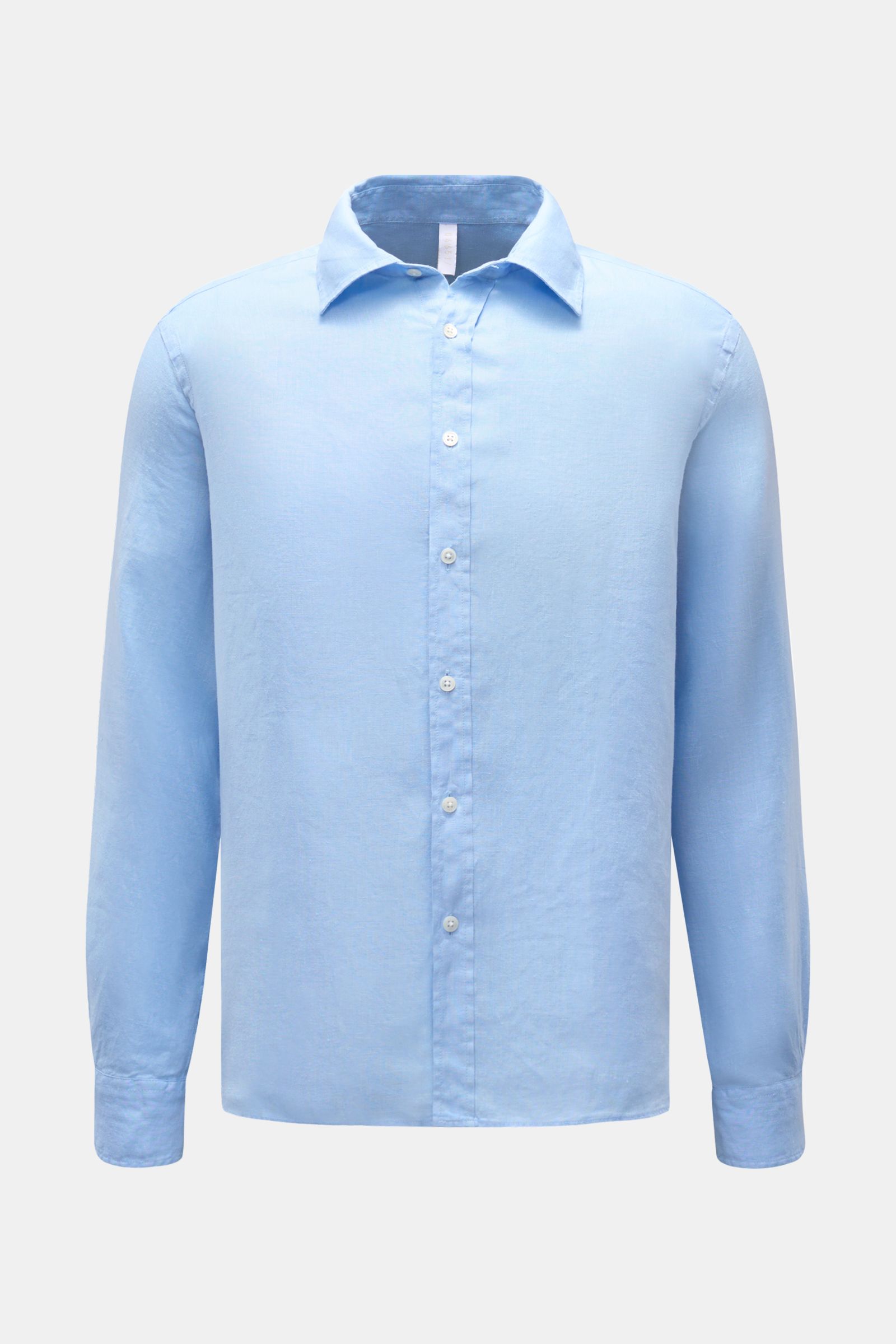 Front view of a light blue '04651/ A trip in a bag Leinenhemd Kent-Kragen hellblau' made of pure linen, featuring a Kent collar, button placket, classic sport cuffs, and a slightly rounded hem, showcasing airy, lightweight fabric with a relaxed look. 