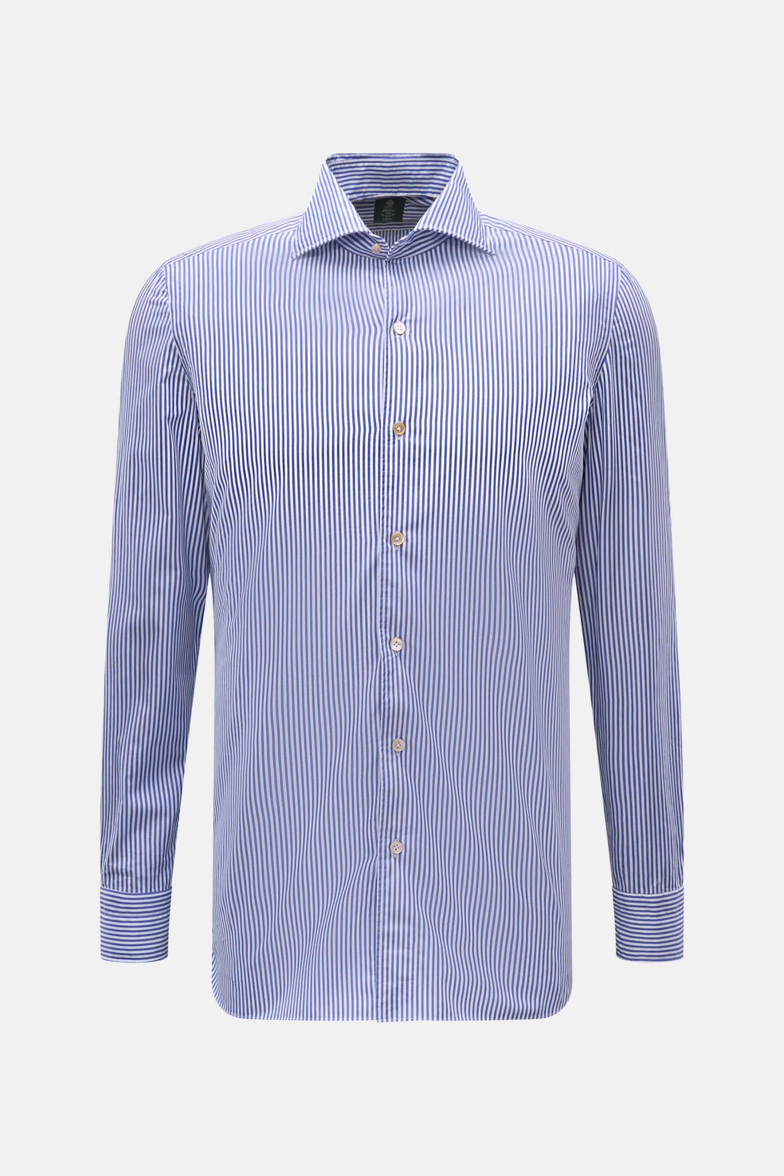 Borrelli Casual Hemd 'Ettore' Haifisch-Kragen dunkelblau/weiß gestreift, Slim Fit, Popeline aus Baumwolle, glatter Griff, Sportmanschette, Perlmuttknöpfe, gerundeter Saum, Frontansicht.