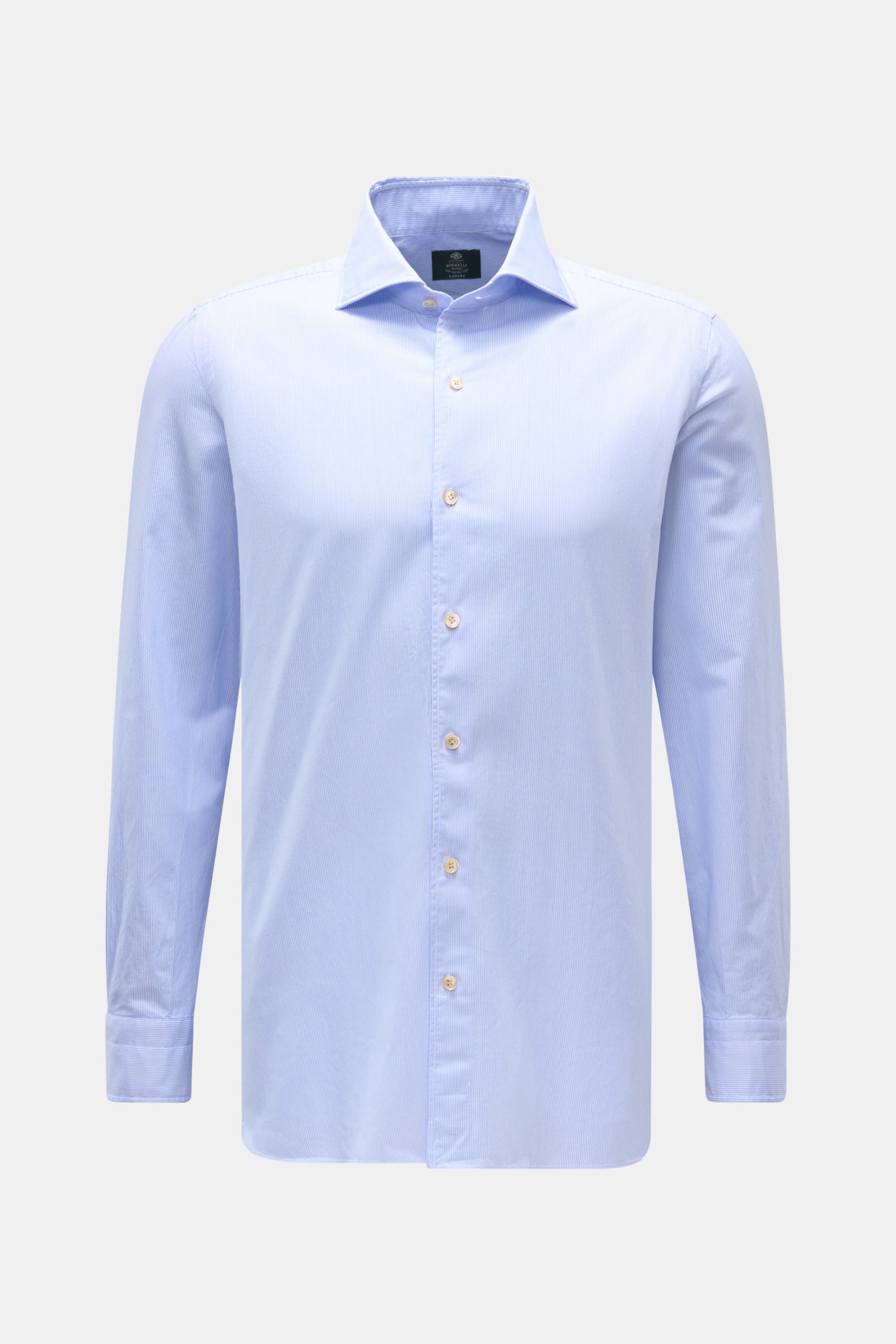 Front view of Borrelli Casual Hemd 'Ettore' Haifisch-Kragen hellblau/weiß gestreift shirt in light blue and white stripes. Twill aus reiner Baumwolle, leicht griffige Haptik, Slim Fit, Haifisch-Kragen, französische Knopfleiste mit Perlmuttknöpfen, klassis