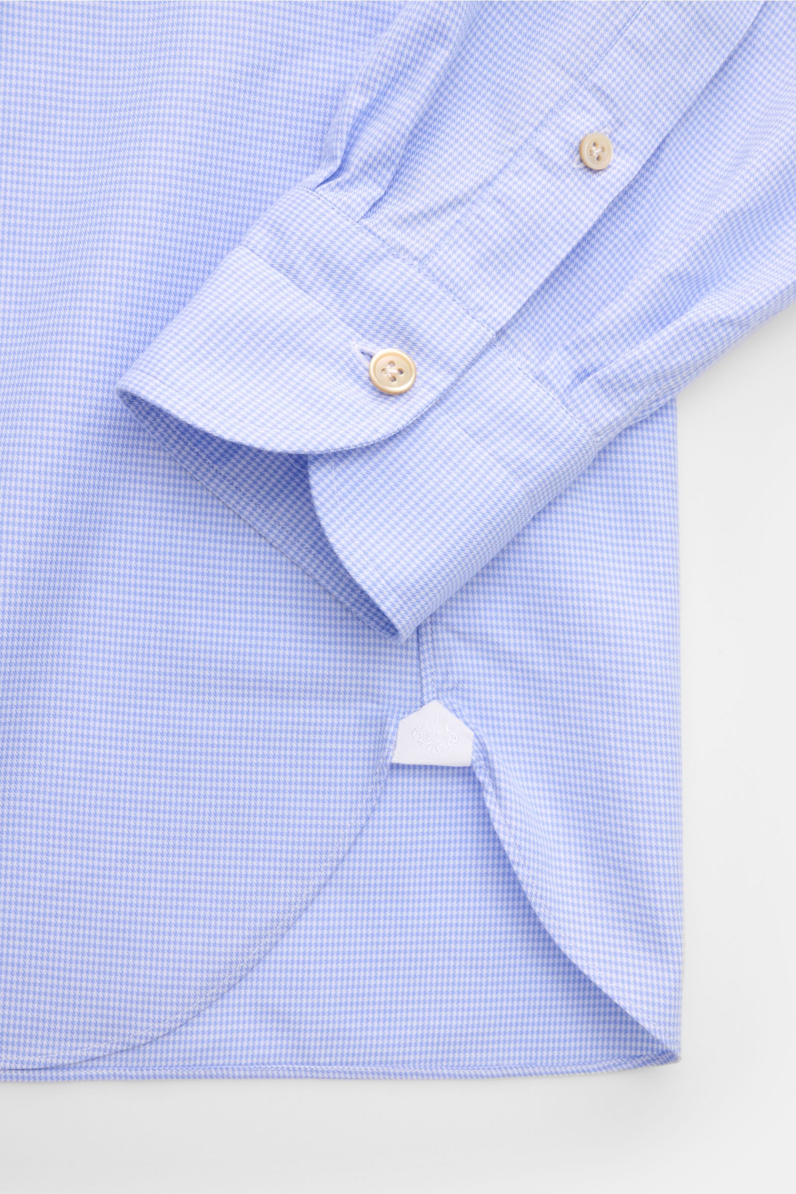 Borrelli Casual shirt 'Ettore' shark collar blue/white checked shown from a side angle highlighting classic barrel cuffs and rounded hem. Pure cotton twill, smooth feel, slim fit, micro houndstooth pattern, French button placket with mother-of-pearl butto