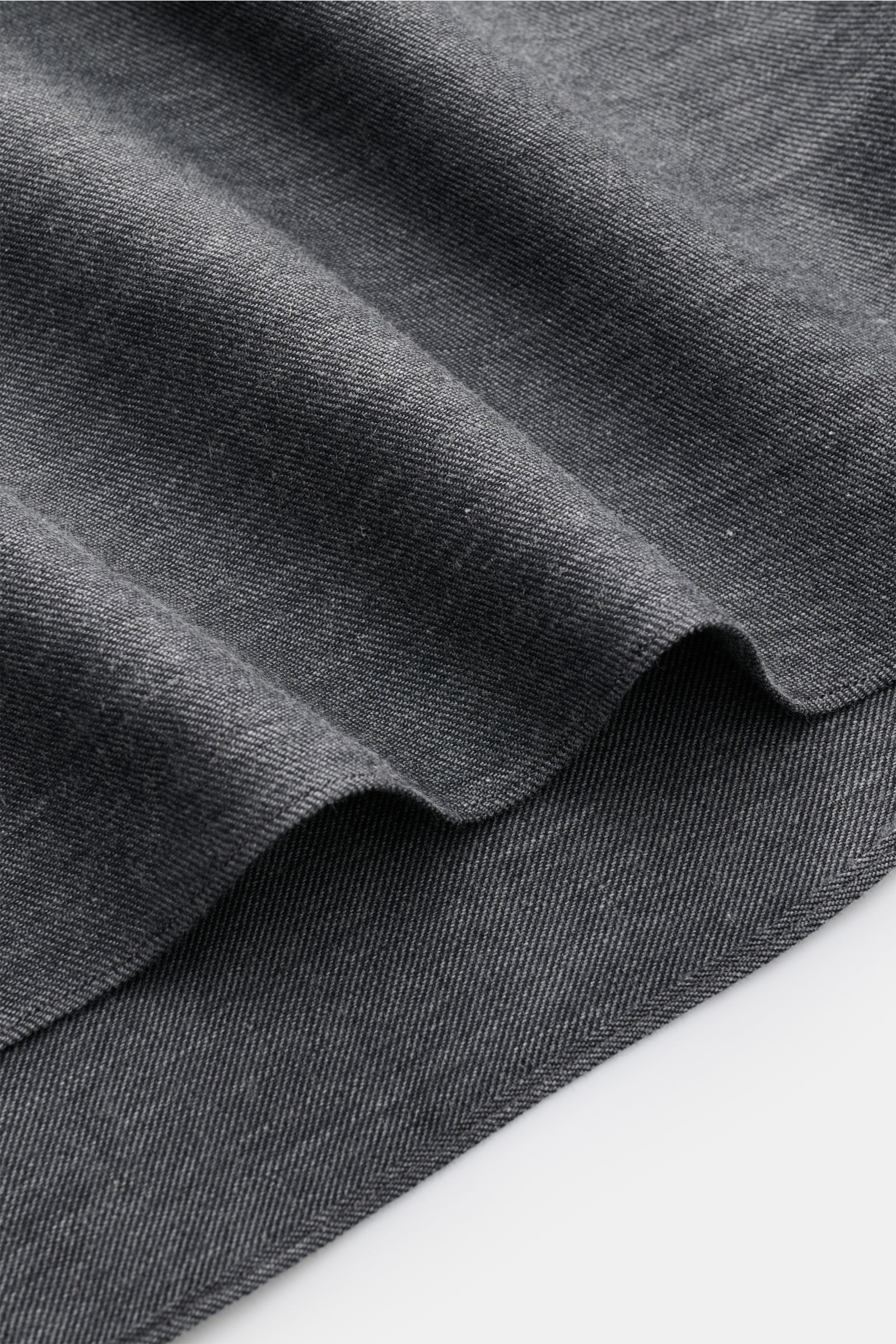 Giampaolo Casual Hemd Haifisch-Kragen dunkelgrau meliert, Twill-Baumwolle mit Cashmere, Slim Fit, Haifisch-Kragen, gerundeter Saum, Detailaufnahme Stoffstruktur.