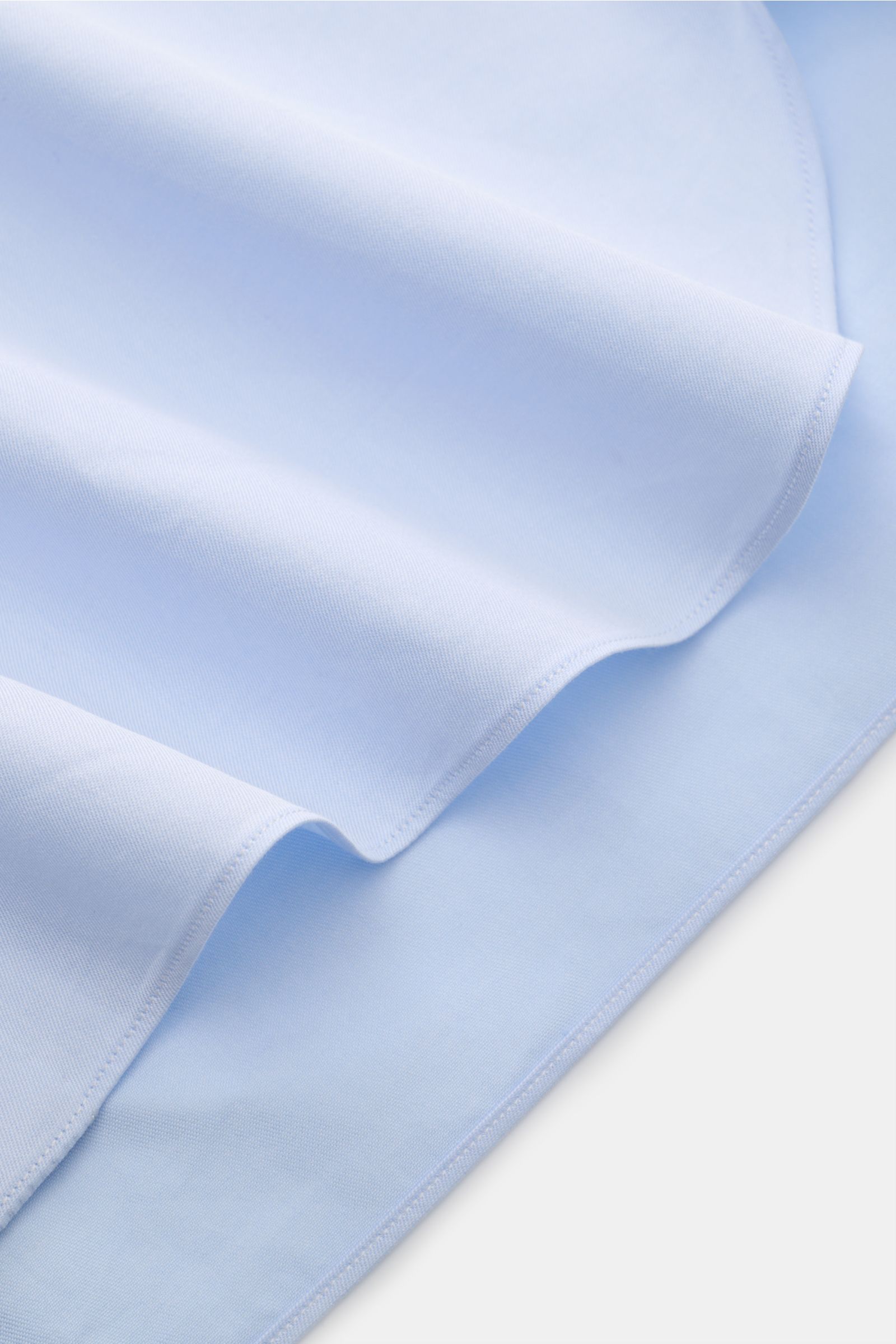 Giampaolo Casual Hemd Haifisch-Kragen pastellblau, Nahaufnahme Stoffstruktur, Popeline Baumwolle, Slim Fit, Haifisch-Kragen, gerundeter Saum.