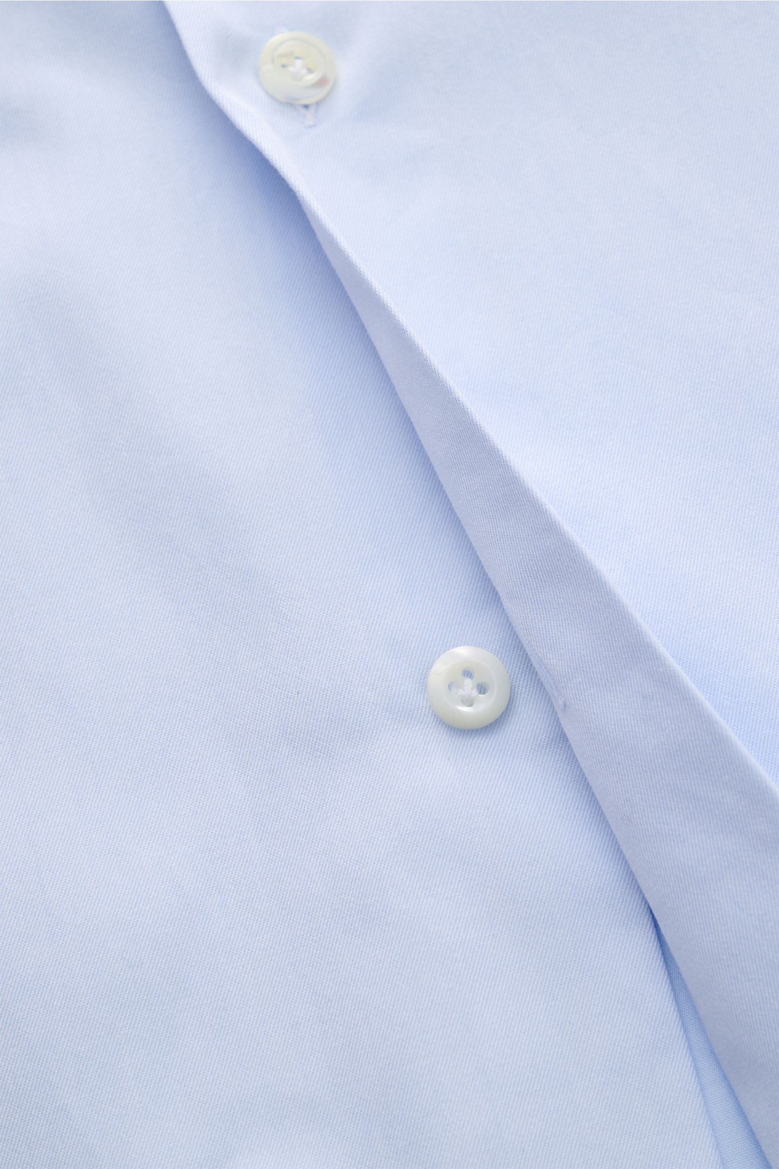 Giampaolo Casual Hemd Haifisch-Kragen pastellblau, Nahaufnahme der französischen Knopfleiste aus reiner Baumwolle, Slim Fit, Popeline.