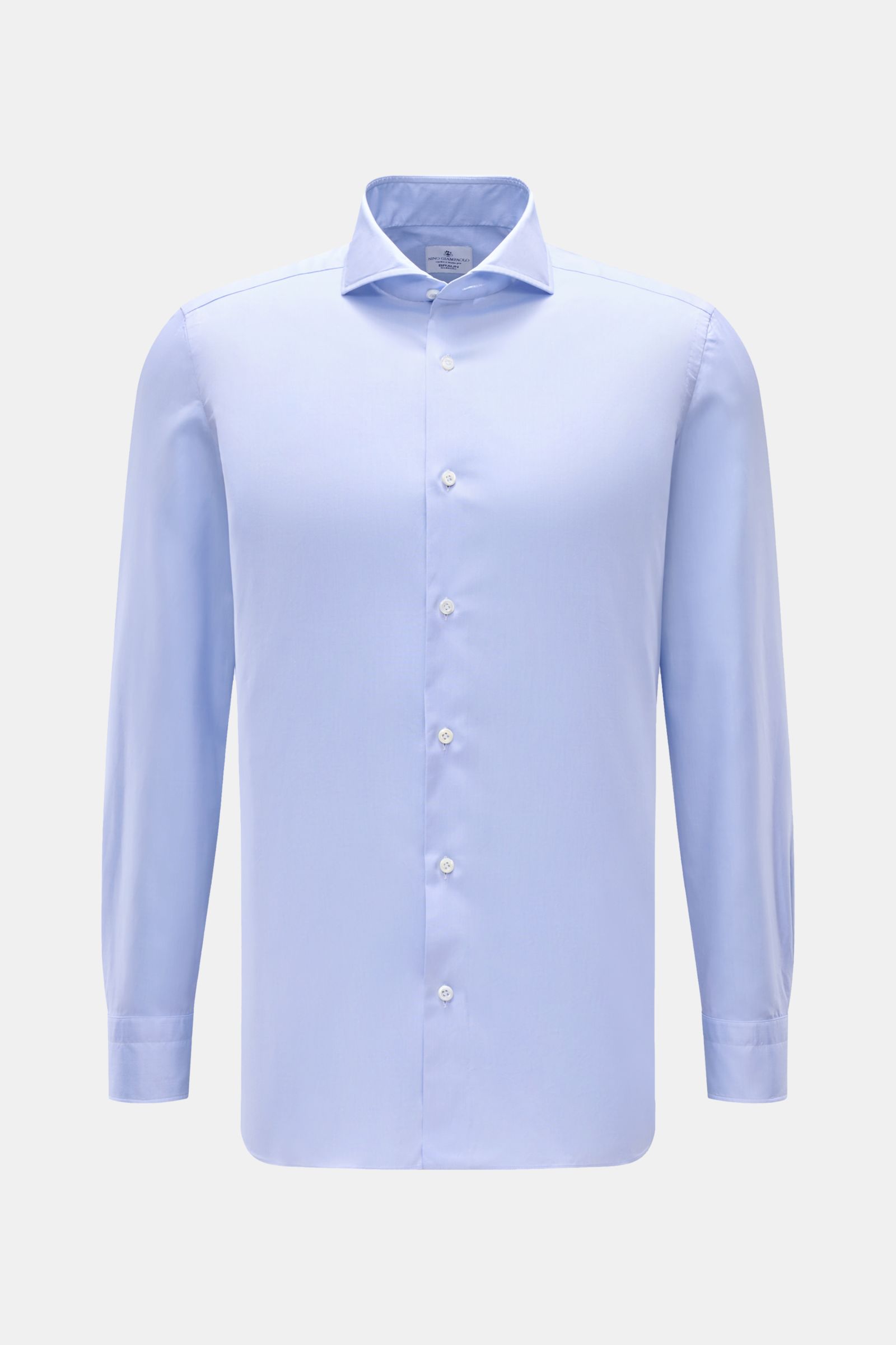 Front view of Giampaolo Casual Hemd Haifisch-Kragen hellblau, a slim fit light blue shirt made from pure cotton with a soft, smooth finish, featuring a shark collar, French placket with mother-of-pearl buttons, classic sport cuffs, back waist darts, and r