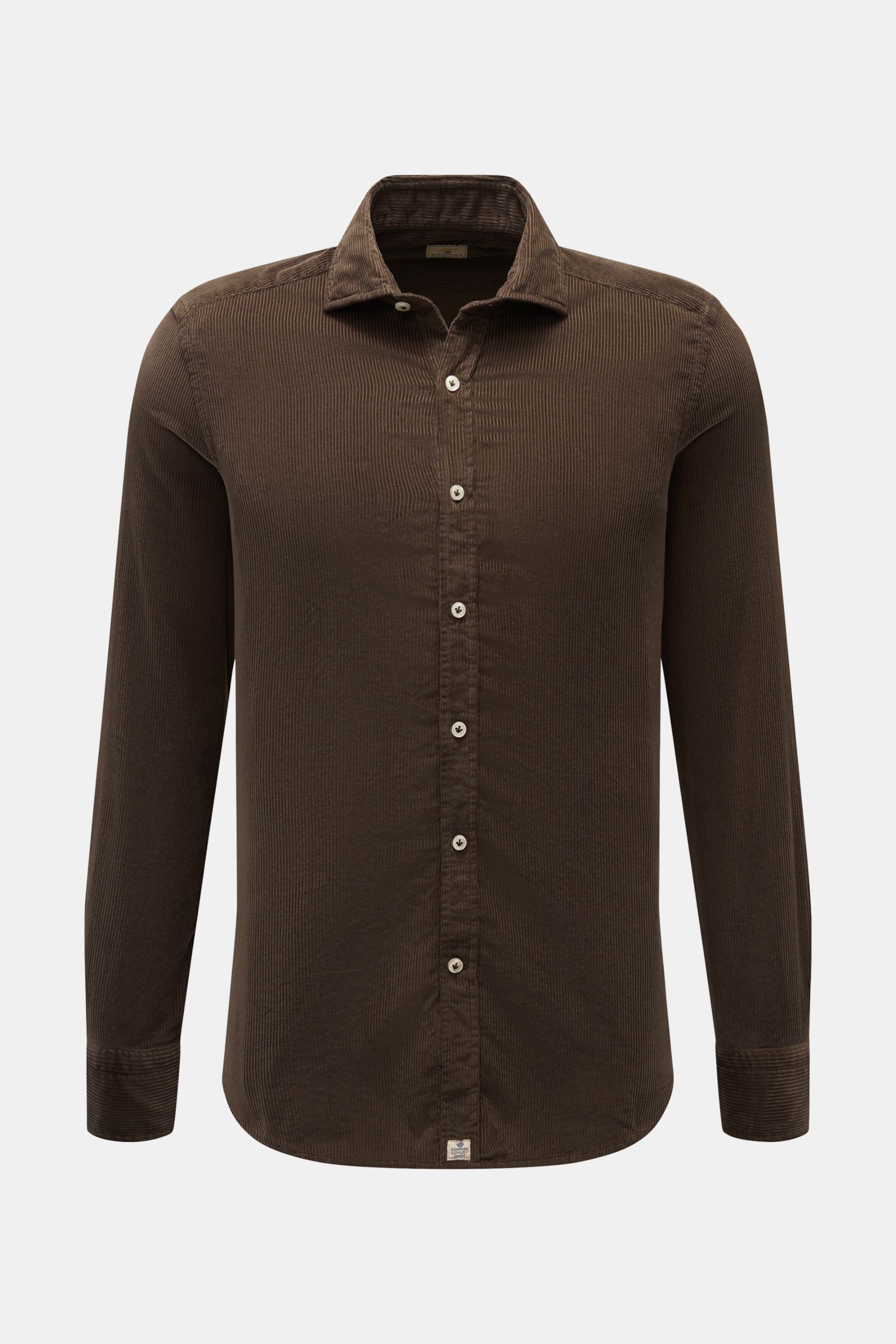 Sonrisa Cordhemd Haifisch-Kragen khaki, Slim Fit, aus weichem Baumwollcord, mit klassischer Knopfleiste, Sportmanschette, leicht gerundetem Saum, frontal fotografiert.