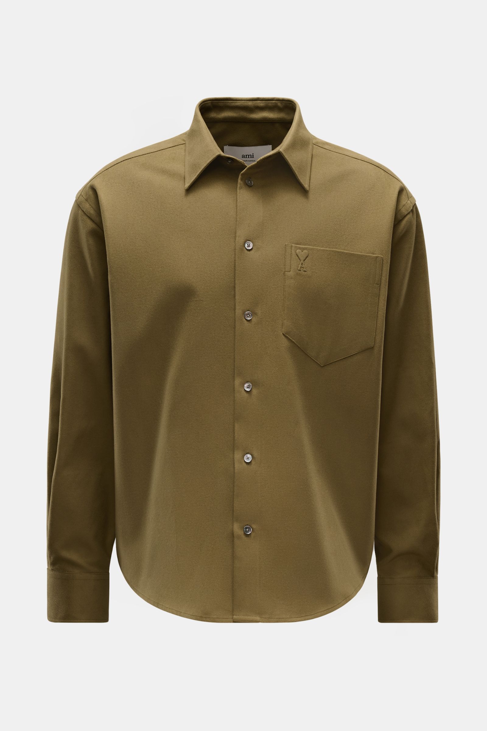 Front view of Ami Paris Casual Hemd Kent-Kragen taupe, a stylish oversized cotton shirt with Kent collar, chest pocket, tonal embroidery, and classic cuffs. Stilvoller Klassiker mit Liebe zum Detail: Dieses sportlich-lässige Hemd von AMI PARIS aus rein