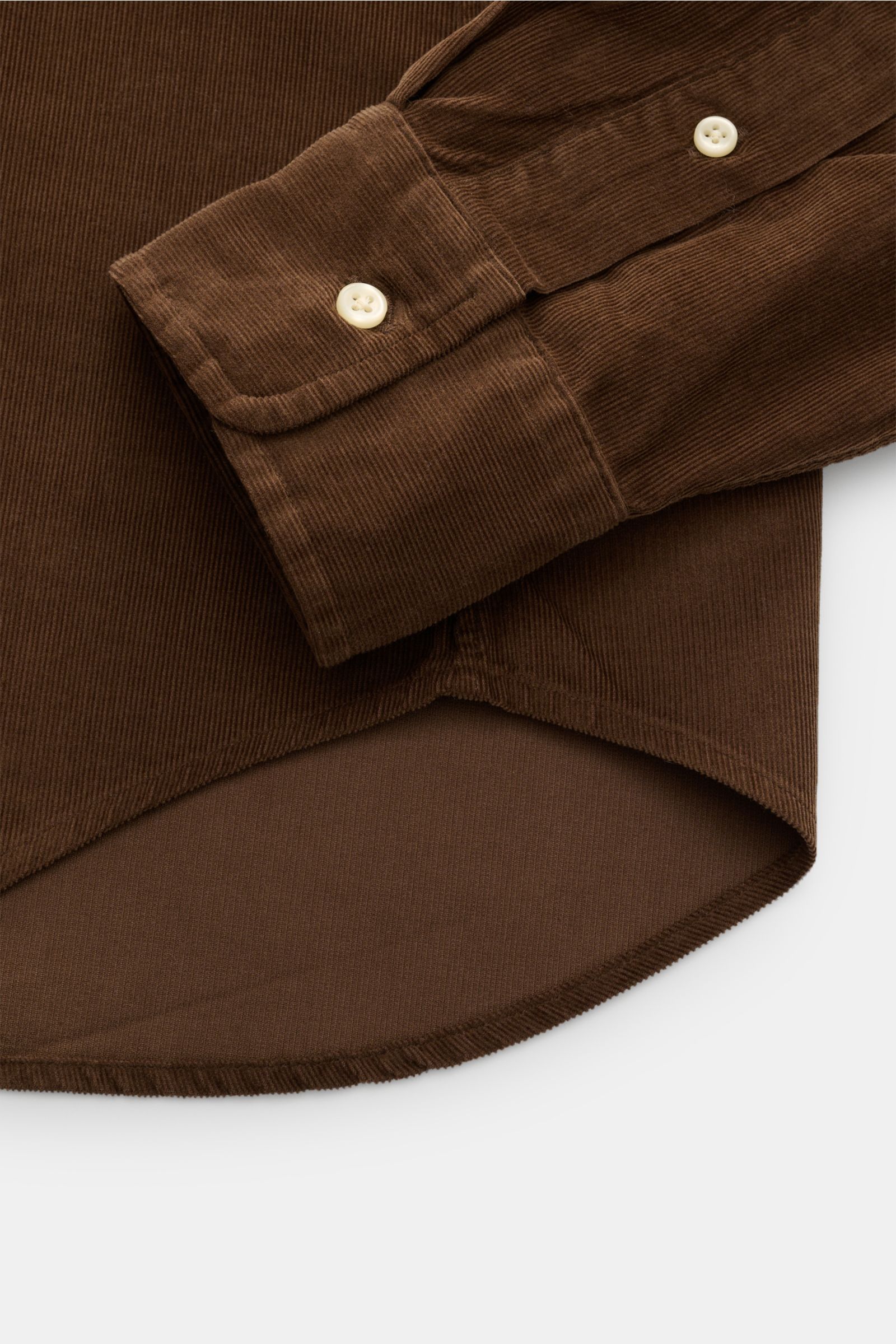 Polo Ralph Lauren Cord-Hemd Haifisch-Kragen braun, Detailaufnahme Saum und Manschette aus feinem Baumwoll-Cord, weicher Griff, Regular Fit.