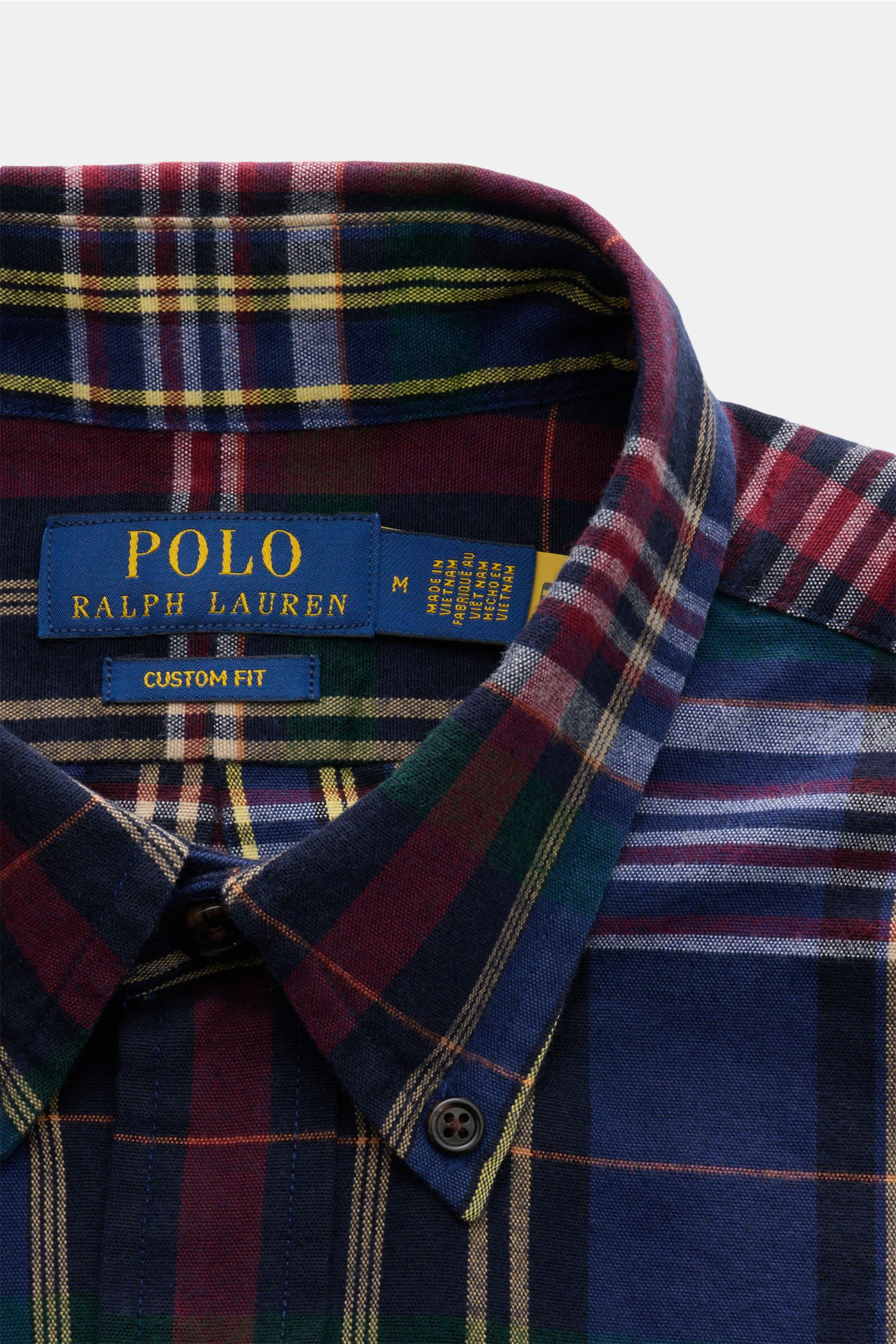 Close-up top-down view of Polo Ralph Lauren Oxford-Hemd Button-Down-Kragen navy/grün/dunkelrot kariert shirt collar and label, showing classic plaid pattern.

Winterliche Vibes versprüht dieses karierte Hemd von POLO RALPH LAUREN - bestehend aus reiner