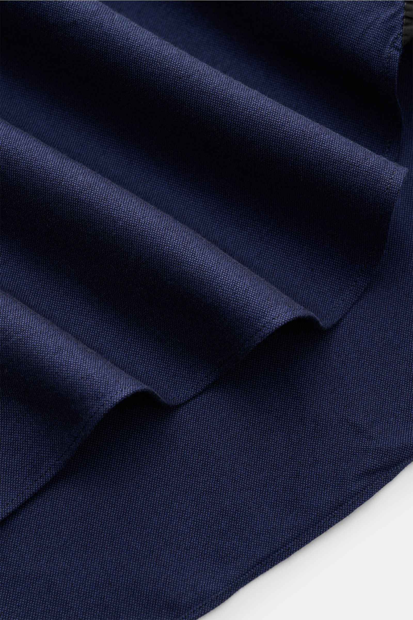 Finamore Oxford Hemd 'Edoardo Gaeta' Haifisch-Kragen navy aus Baumwolle, Oxford, Regular Fit, extralange Ärmel, Haifisch-Kragen, französische Knopfleiste, Sportmanschette, gerundeter Saum, Detailaufnahme Stoffstruktur von schräg oben.