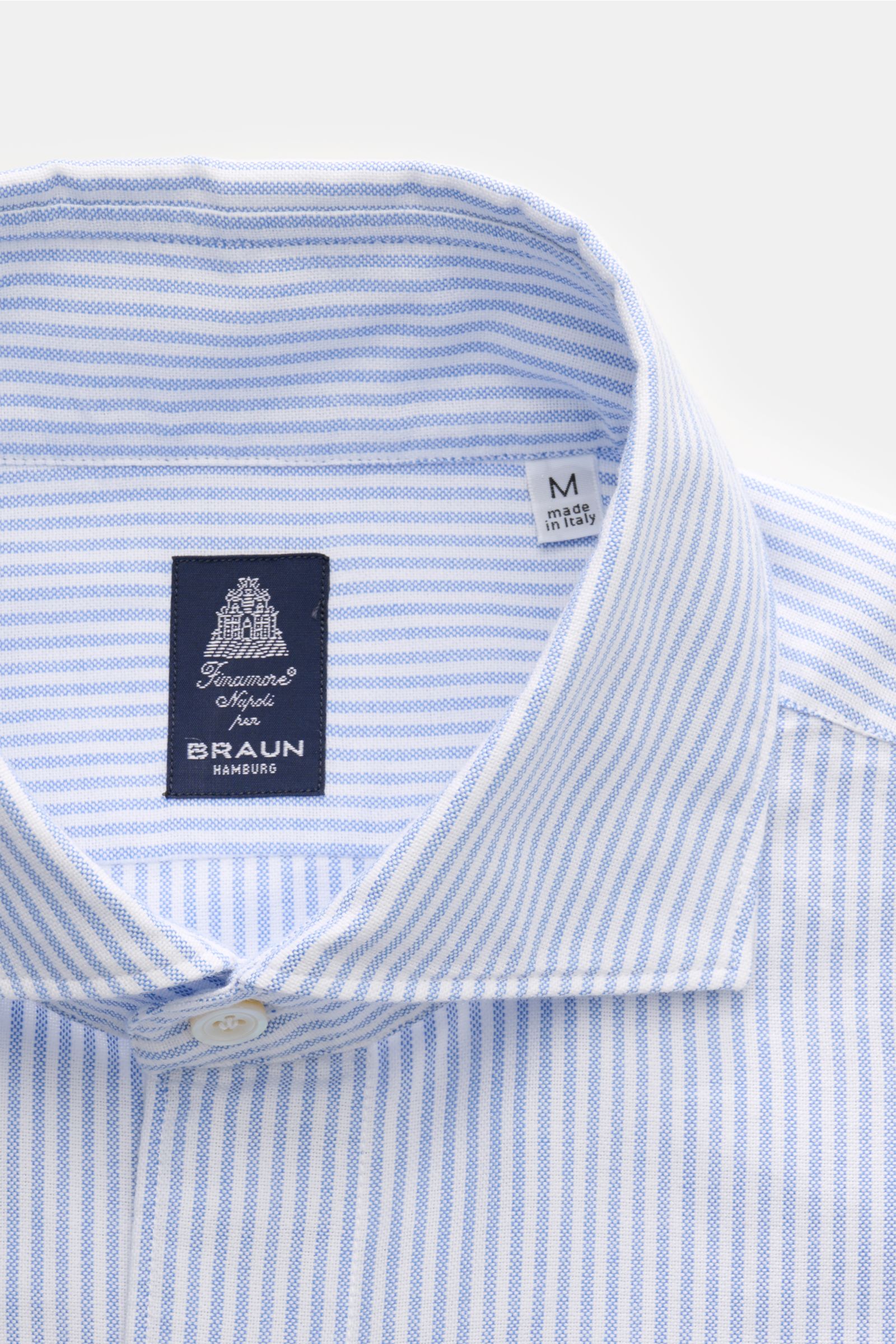 Finamore Oxford Hemd 'Edoardo Gaeta' Haifisch-Kragen hellblau/weiß gestreift, Baumwolle, Regular Fit, französische Knopfleiste, Sportmanschette, gerundeter Saum, Detailansicht.