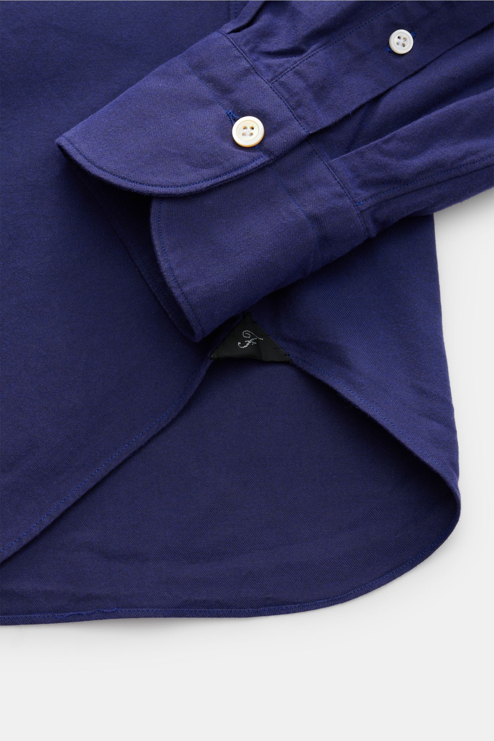 Close-up front view of the Finamore Flanellhemd 'Edoardo Gaeta' Haifisch-Kragen navy, showing flanell aus Baumwolle, softe Haptik, Regular Fit, extralange Ärmel, Haifisch-Kragen, französische Knopfleiste, klassische Sportmanschette, gerundeter Saumverlauf