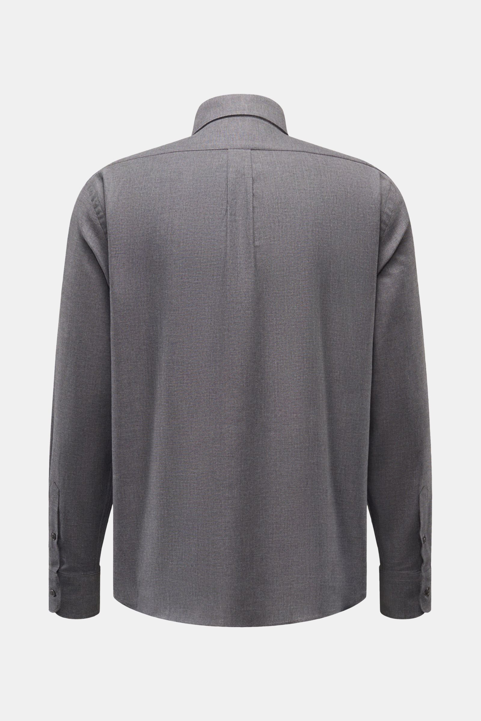 Back view of 04651/ A trip in a bag Casual Hemd 'Rustic Shirt' Kent-Kragen dunkelgrau in soft, durable 100% brushed cotton with oversized fit, Kent collar, classic sport cuffs, and a slightly rounded hem.  
Lässiger Stil trifft auf Komfort: Das 'Rustic
