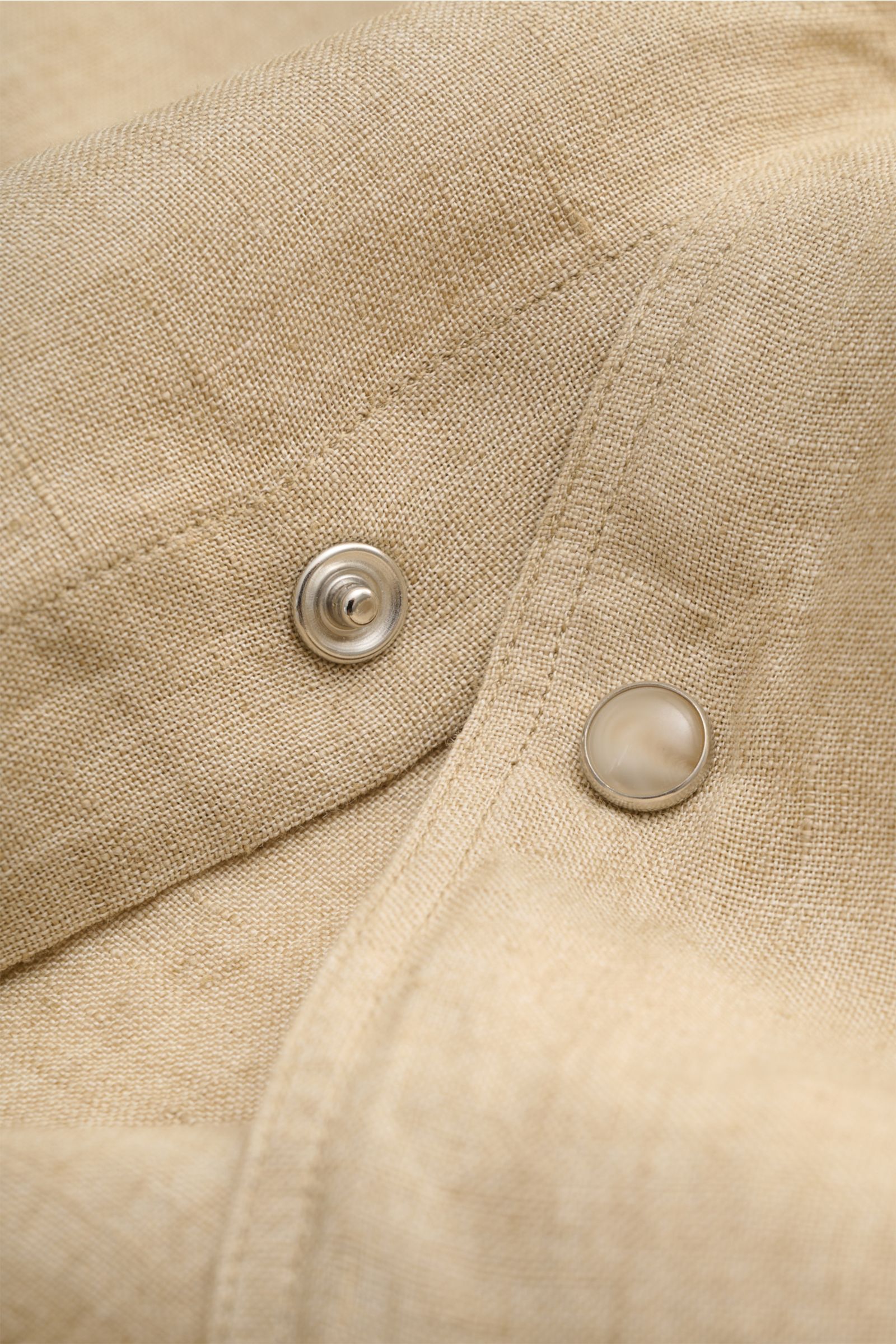 Close-up front view of Ace Denim Linen shirt shark collar beige showing textured pure linen fabric, snap buttons, and stitching detail.

Stay comfortable in the warmer months: This ACE DENIM shirt in lightweight linen fabric is a casual statement piece
