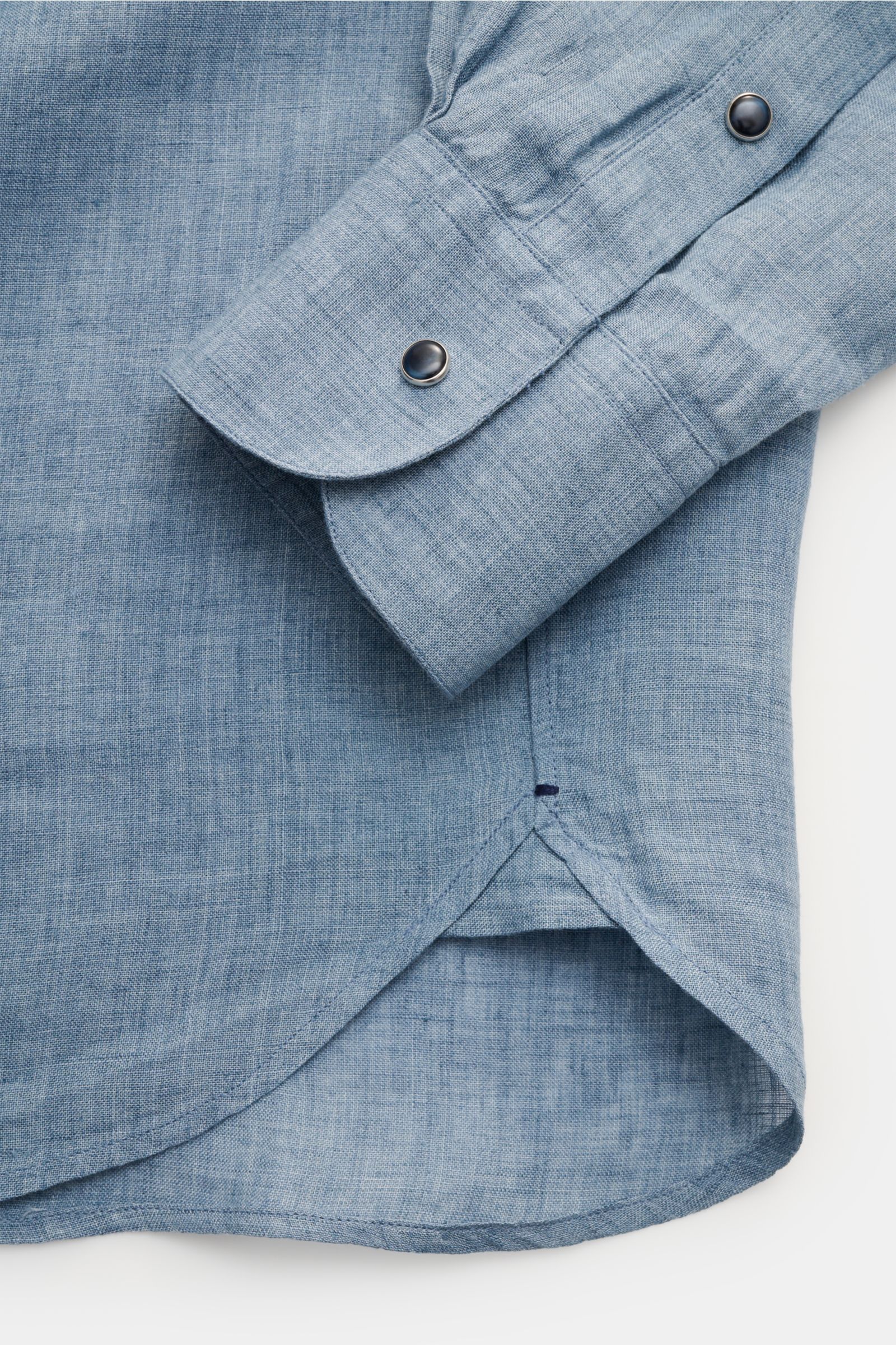 Close-up image of Ace Denim Linen shirt shark collar smoky blue, showing cuff and rounded hem from a top-down perspective.

Stay comfortable in the warmer months: This ACE DENIM shirt in lightweight linen fabric is a casual statement piece for summer l