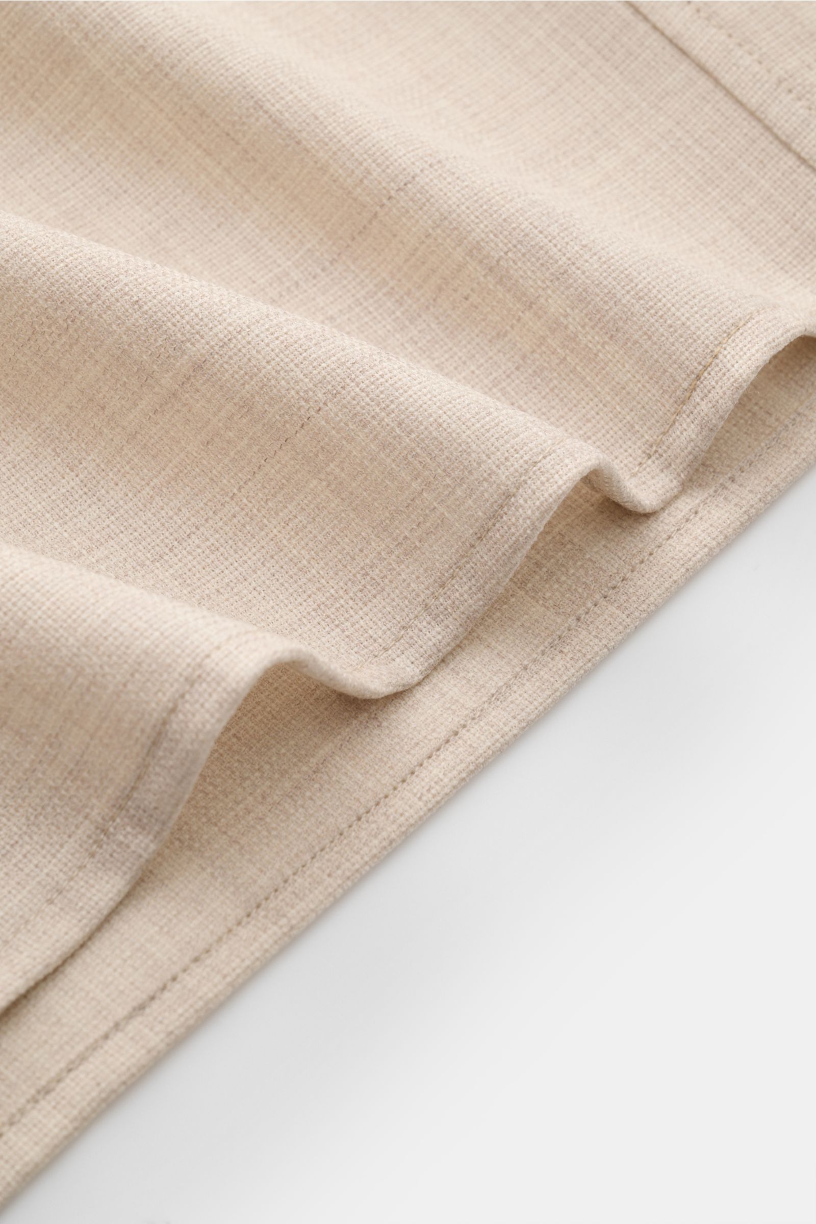 Close-up front view of the beige mottled fabric hem of the Marco Pescarolo Casual shirt 'Next' Kent collar, made of pure virgin wool with a soft feel.

Exclusive casual look with maximum comfort: This elegant MARCO PESCAROLO shirt in pure virgin wool f