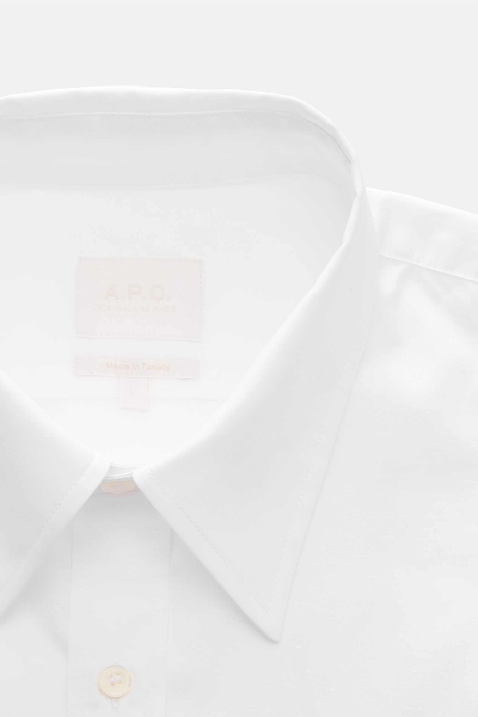 Close-up front top view of A.P.C. Casual shirt Kent collar white showcasing pure cotton fabric, smooth feel, and classic Kent collar.

Description: A modern take on a classic look: This shirt by A.P.C. has a timeless aesthetic. It works as well in stylish