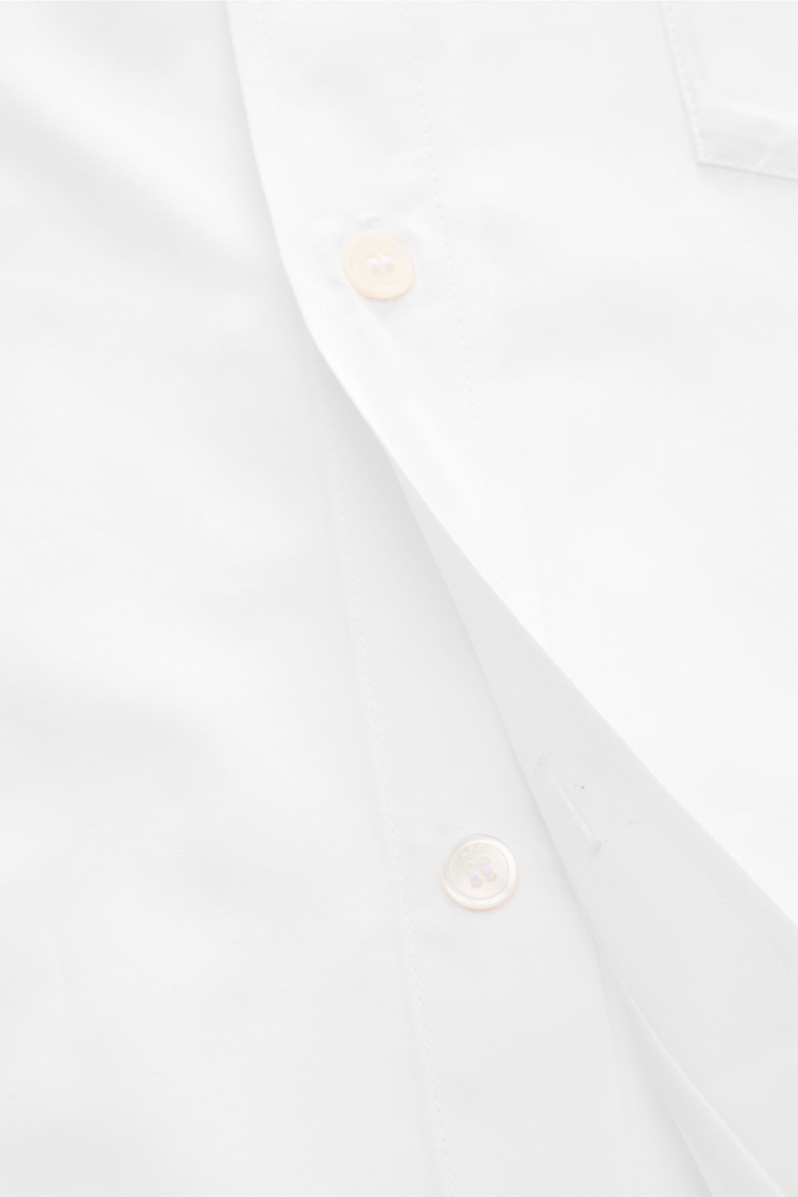 A close-up front view of the A.P.C. Casual shirt Kent collar white, showing the patch button placket, classic barrel cuffs, and patch breast pocket in pure cotton with a smooth feel and oversized fit.