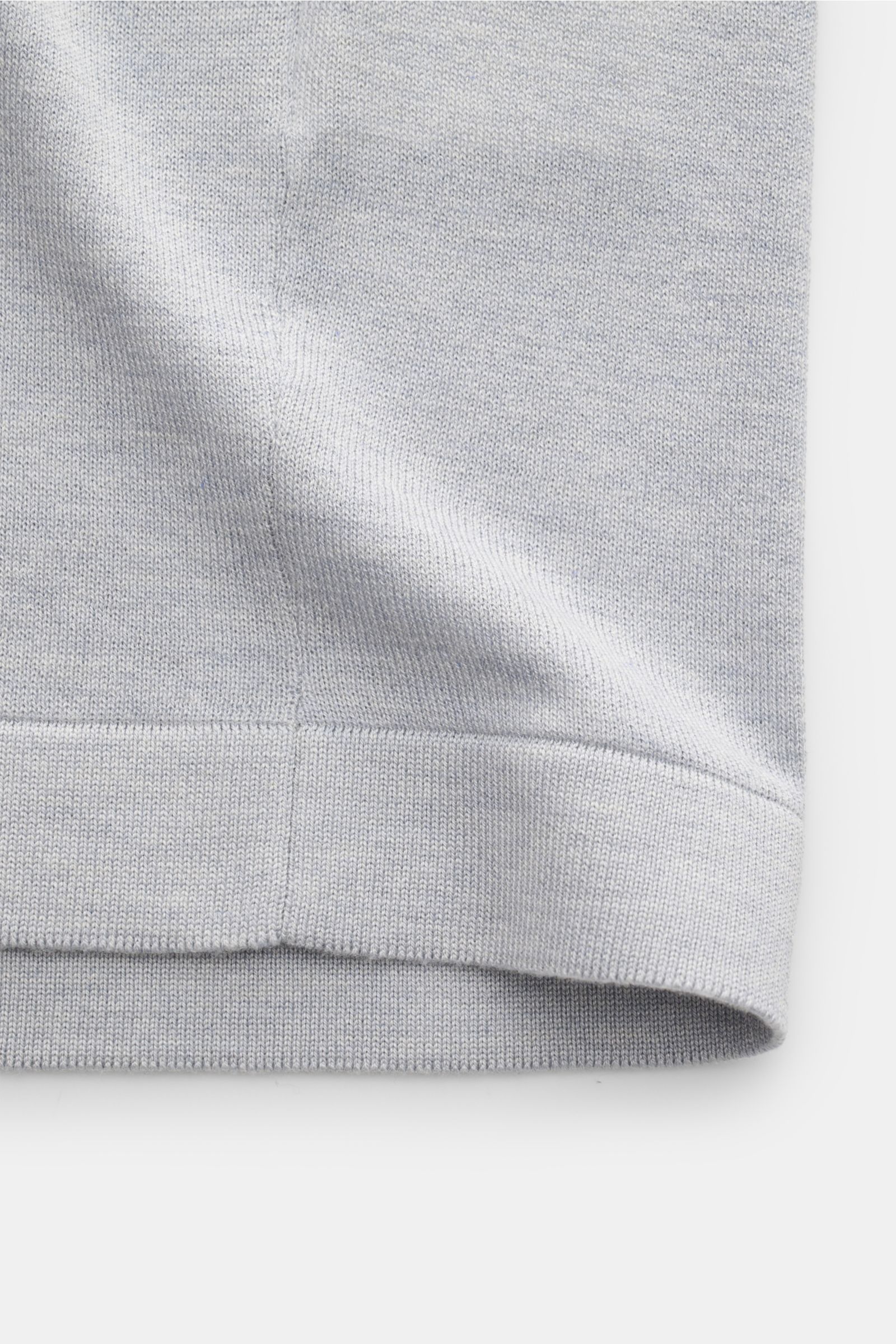 Lardini Seiden-Strickhemd rauchblau/hellgrau meliert, Detailaufnahme Saum, feines Strickbild, reine Seide, Slim Fit, Umlegekragen, glatte Knopfleiste, doppelt gearbeitete Saumabschlüsse, sehr weicher Griff.
