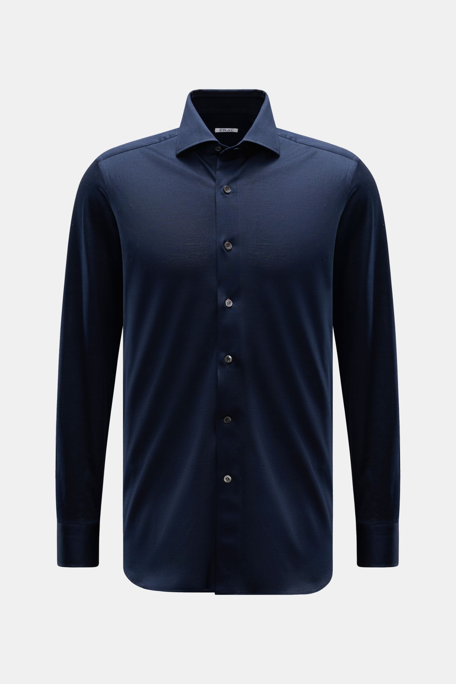 Front view of the Fray Piqué-Hemd Haifisch-Kragen 'Lione Cucitura' navy shirt made of breathable pure cotton piqué. FRAY überzeugt mit dem Hemd 'Lione Cucitura' aus luftigem Piqué, gefertigt aus reiner Baumwolle – ein zeitloses Essential für den Büroal