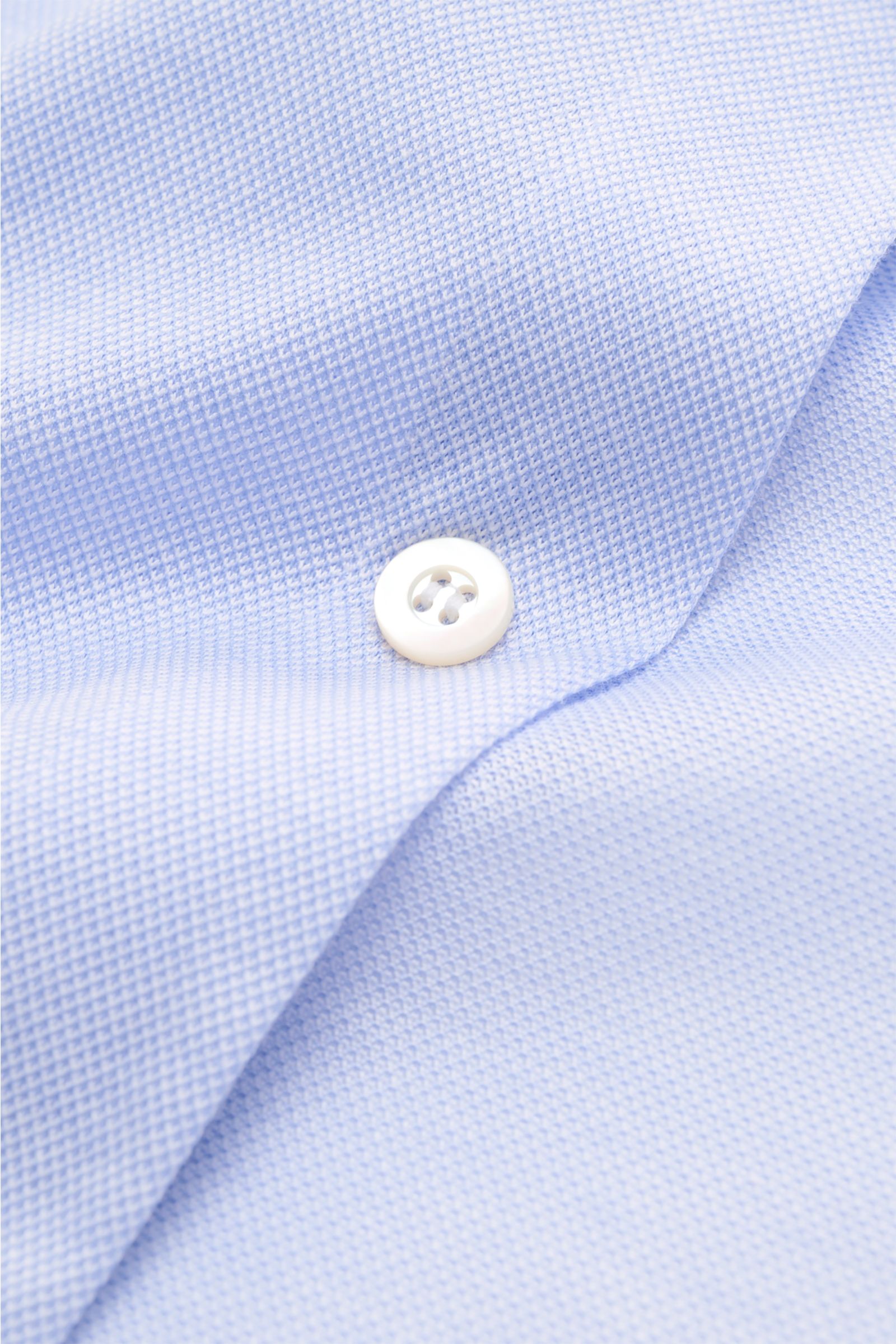 Fray Piqué-Hemd Haifisch-Kragen 'Lione Cucitura' rauchblau meliert, Detailaufnahme der Baumwoll-Piqué-Struktur mit Knopf, Slim Fit, Bürotauglich.