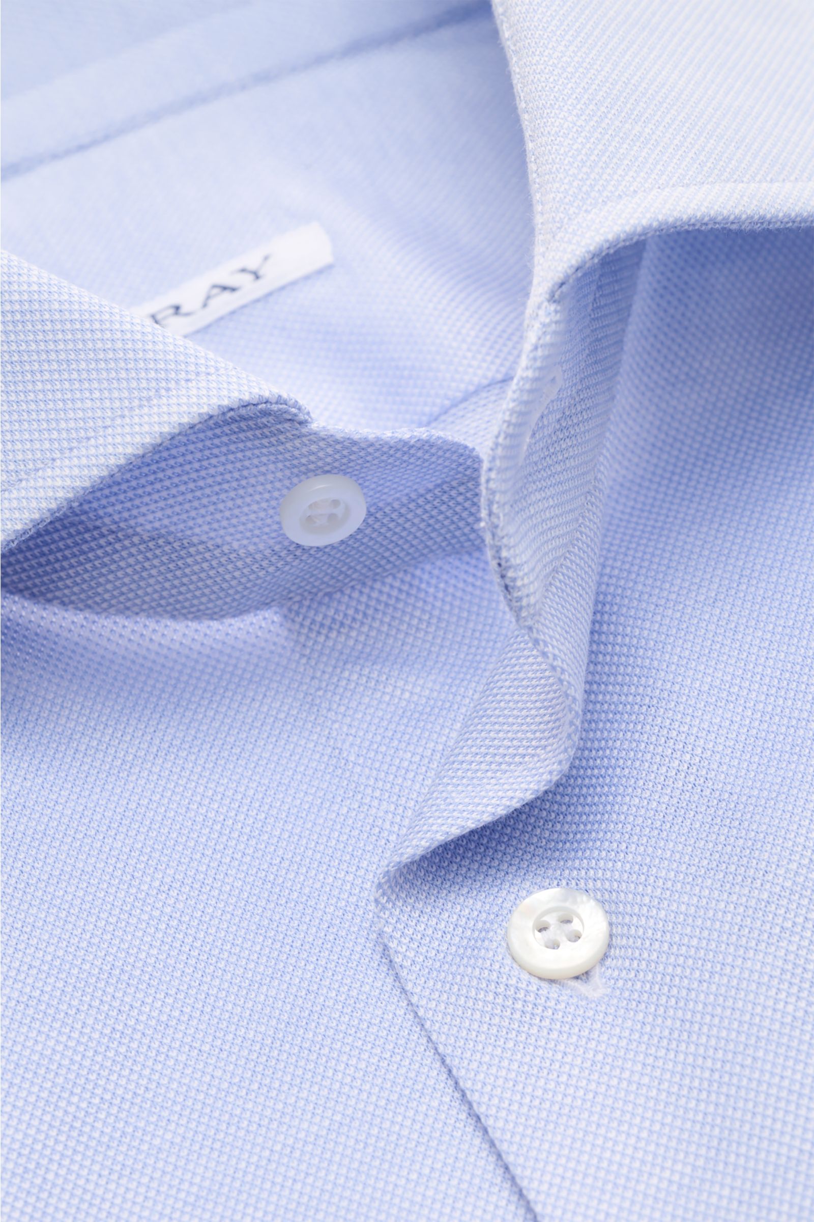 Fray Piqué-Hemd Haifisch-Kragen 'Lione Cucitura' rauchblau meliert, Slim Fit, Baumwolle, Haifischkragen, Nahaufnahme von Kragen und Knöpfen.