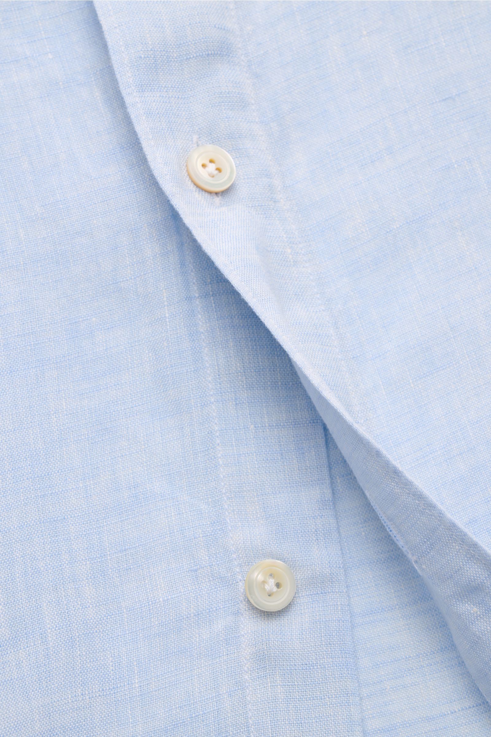 Close-up front view of the Finamore Linen shirt 'Sergio Gaeta' shark collar light blue showing fabric texture and buttons, pure linen, soft feel, regular fit, shark collar, French button placket, classic barrel cuffs, extra-long sleeves, rounded hem.