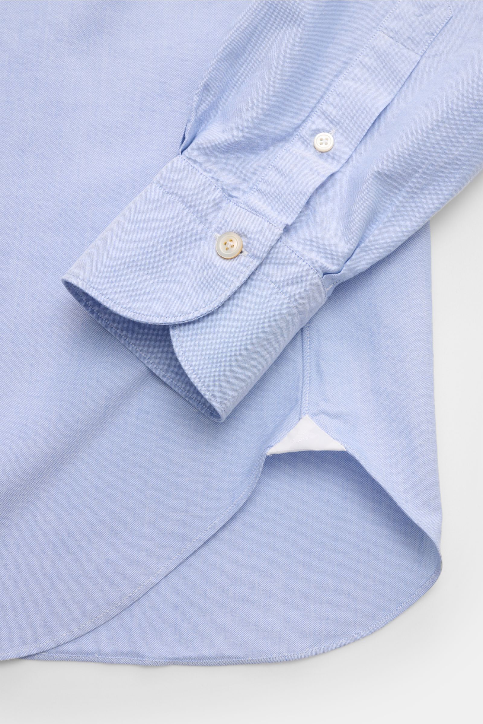 Finamore Casual Hemd 'Sergio Gaeta' Haifisch-Kragen hellblau, Detailaufnahme Ärmel mit Popeline, Slim Fit, weicher Griff, Sportmanschette, Saum.